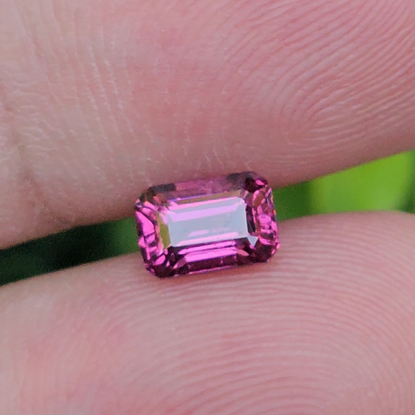 พลอย อุมบาไลต์ การ์เน็ต Umbalite Garnet 1.28 กะรัต (Cts.) ดิบ Unheated ลอยแท้ อัญมณีมงคลประจําวันเกิด เครื่องประดับพลอย