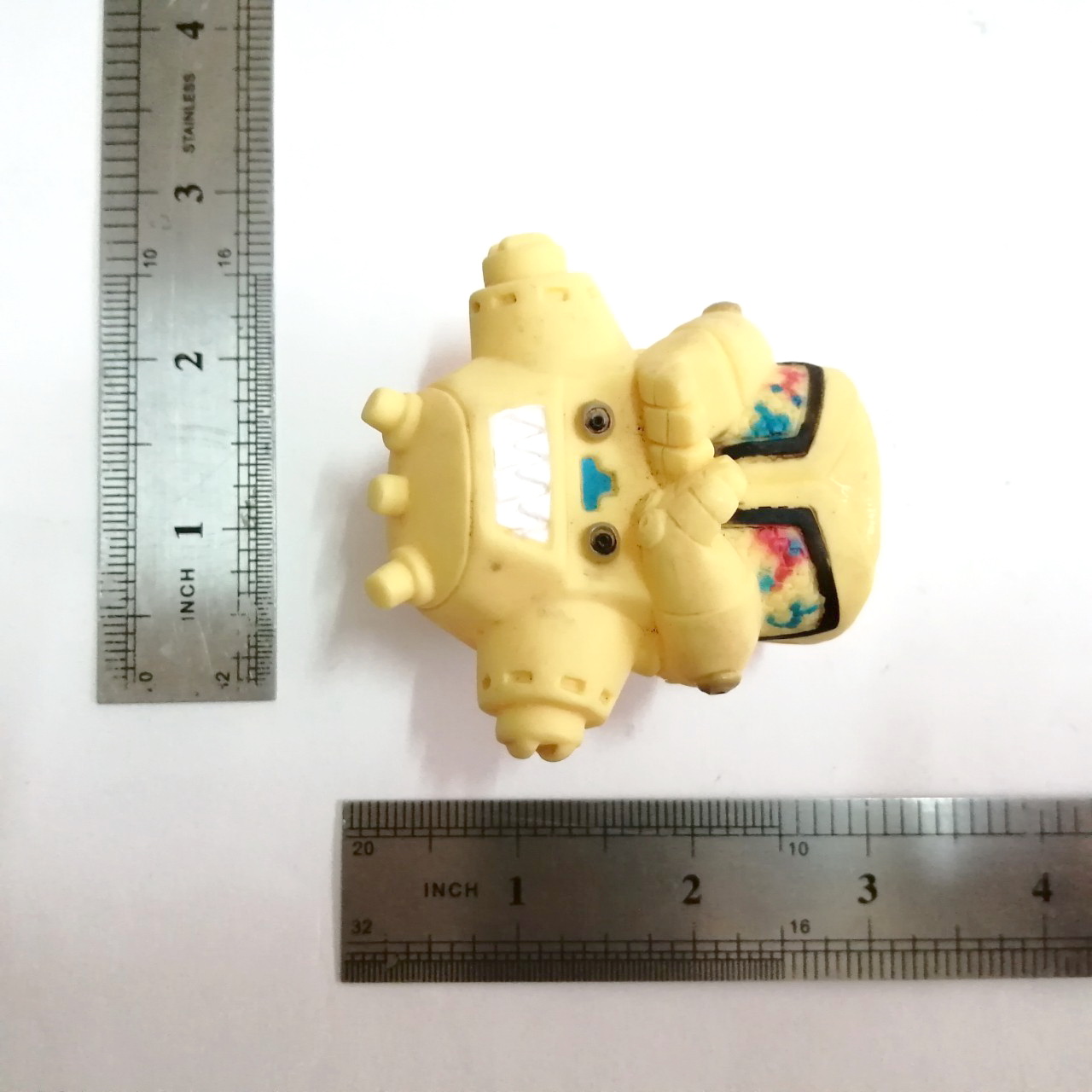 ซอฟสวมนิ้วขนาดใหญ่ สูง3นิ้วสัตว์ประหลาดหุ่นยนต์ คิงส์โจ สีครีมออกเหลือง ของ บ.ซึบุราย่าไชโย งานคนไทย 20 กว่าปีมาแล้ว หายาก สภาพดี