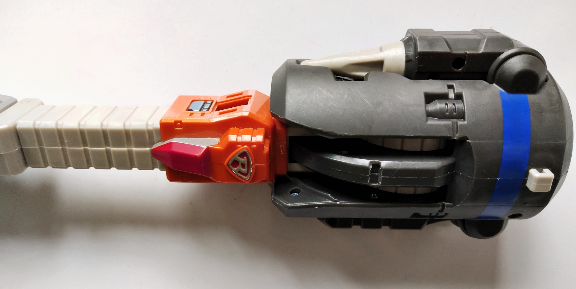 ของเล่นของสะสมจากโทมิกะฮีโร่, เรสคิวฟอร์ซ "เรสคิว ทูลส",Rescue Breaker อุปกรณ์เอนกประสงค์ ใช้ป้องกันตัวและทำลายสิ่งกีดขวางต่างๆในการกู้ภัย เล่นได้ หลายแบบ:Break Axe ขวาน, Break Hammer ฆ้อน,Break Shot เป็นกล้องแบบที่ใช้ในเรือดำน้ำ เมื่อมองด้านหนึ