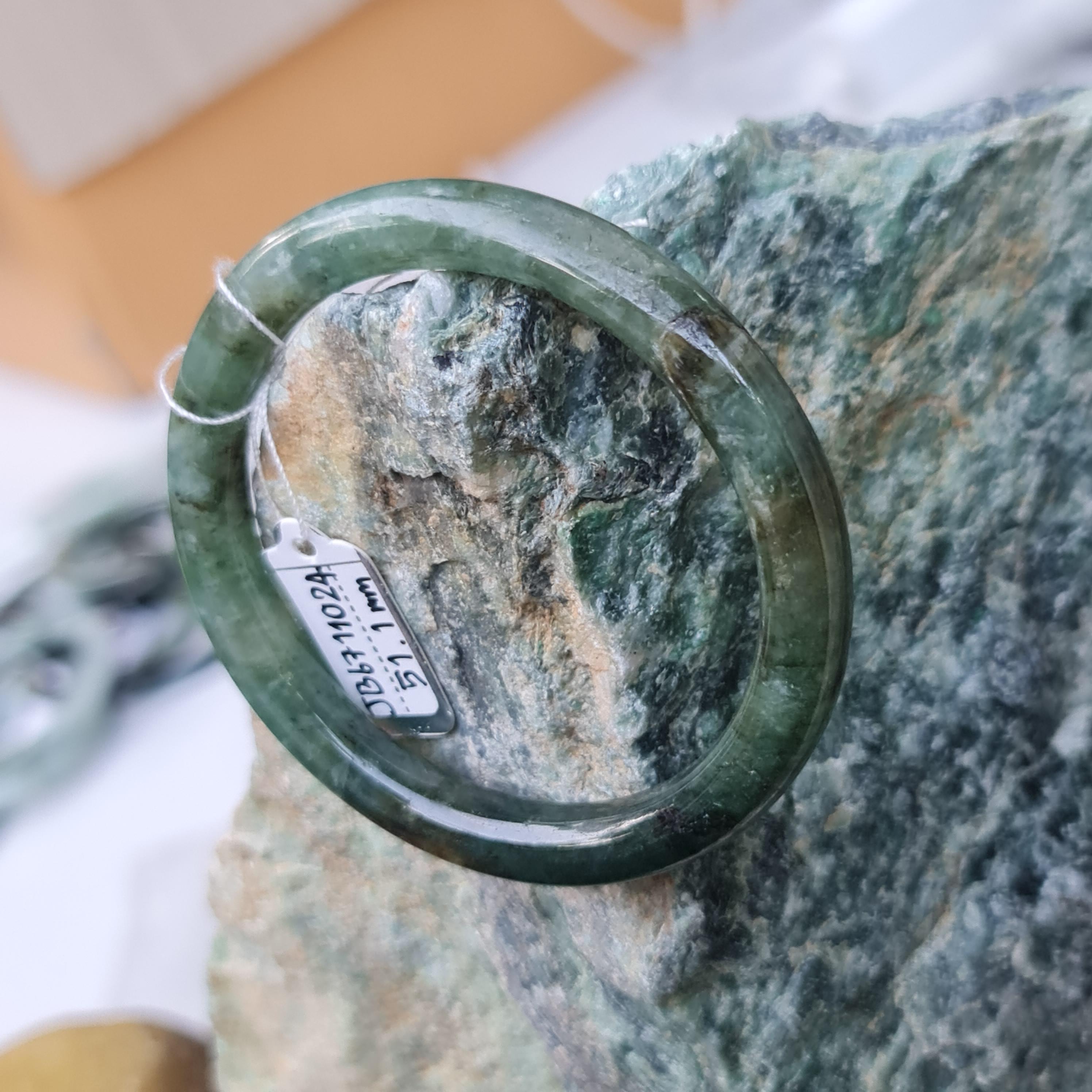 JB6711024 หยก พม่า แท้ Jade กำไลหยก 51.1 มม. (Jadeite bracelet) พม่า (Myanmar)