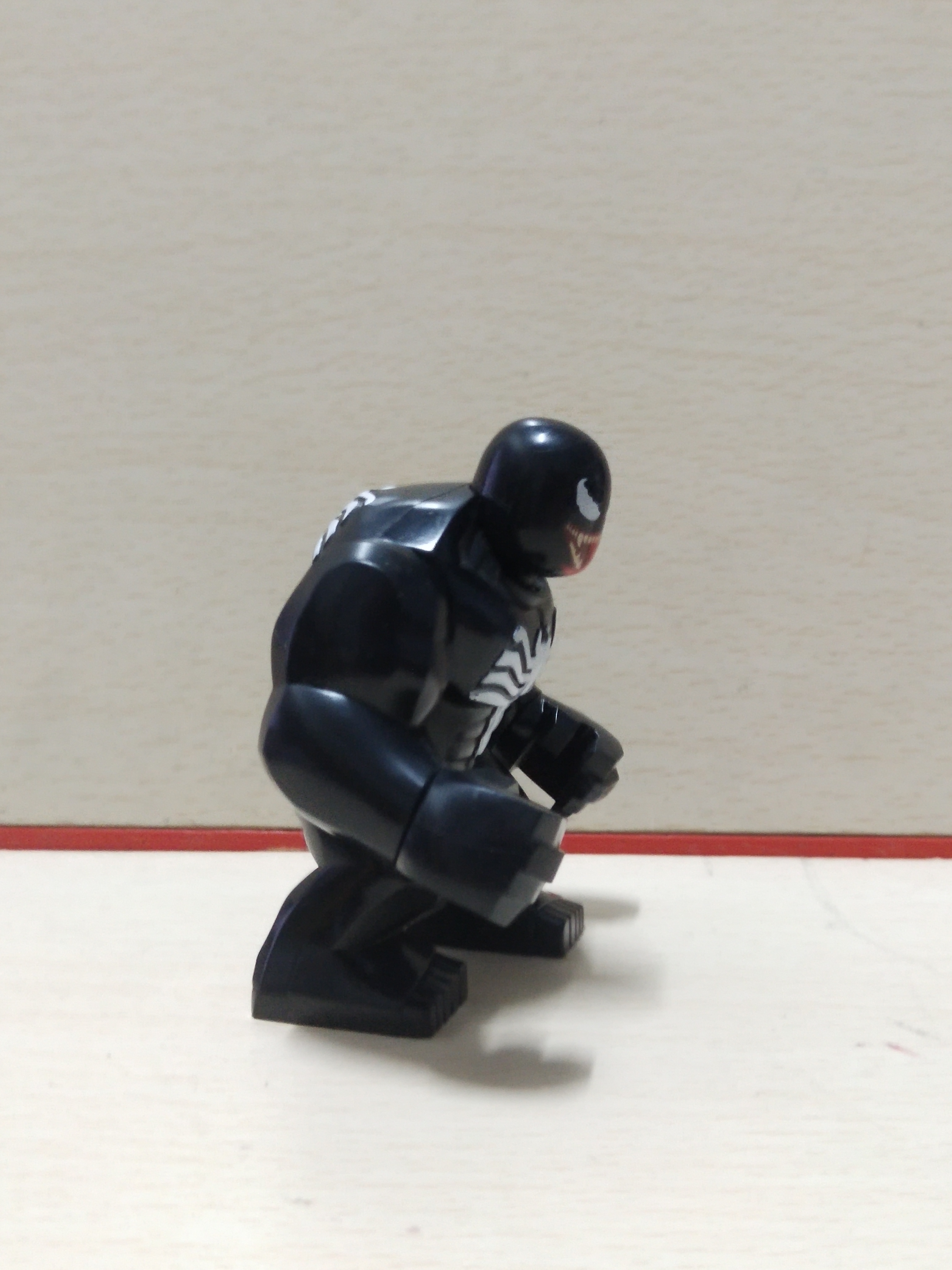 มีหลายภาพ ตุ๊กตาพลาสติกเวน่อมบริค Venom Brick ขนาดประมาณ 3 นิ้ว ของมีตามภาพ