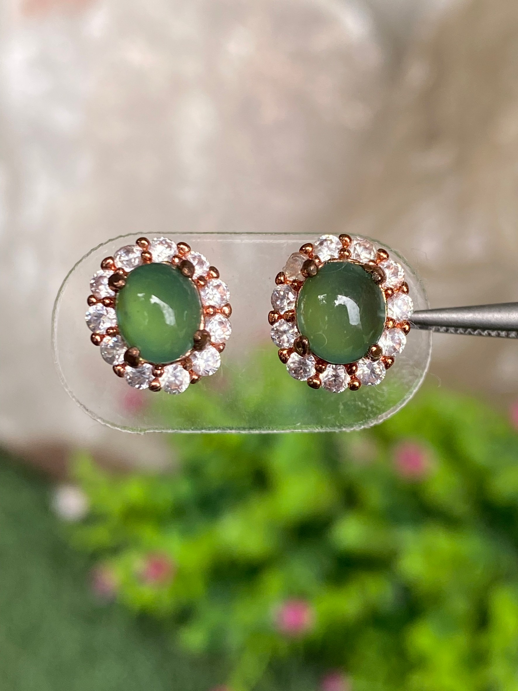 หยก พม่า แท้ Jade ต่างหูหยก (jadeite) ดิบ ไม่ผ่านการปรับปรุง (Type A) พม่า (Myanmar)