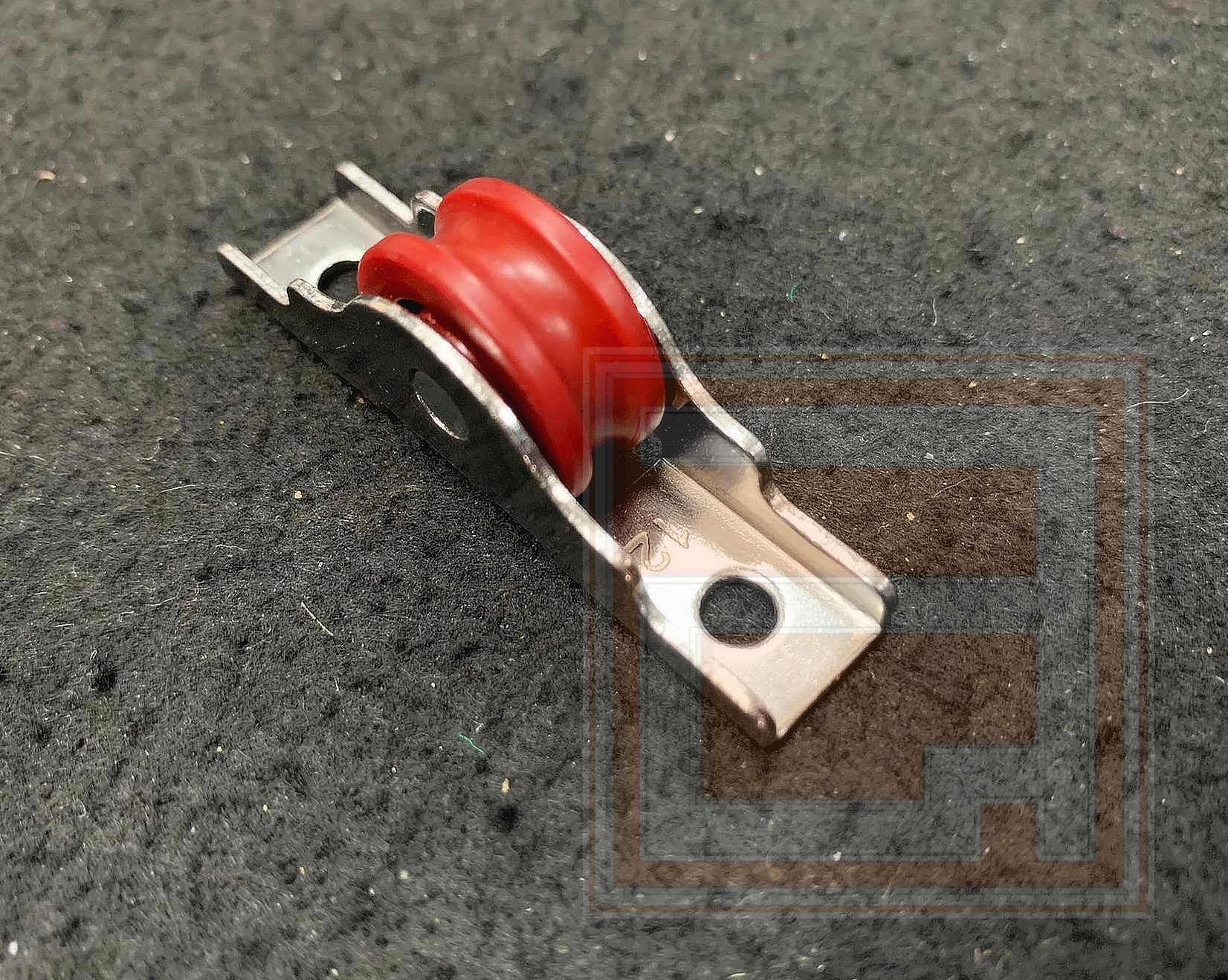 ล้อบานเลื่อนแดง UPVC