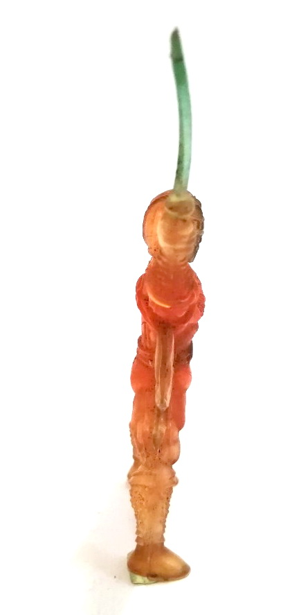 ตุ๊กตุ่นยางใสสีส้ม 2.5 นิ้ว ขบวนการไม่ทราบชื่อ สภาพเก่าเก็บสะสม สภาพดี ไม่มีส่วนชำรุด ดาบครบ สีเปลี่ยนตามกาลวลาบ้าง