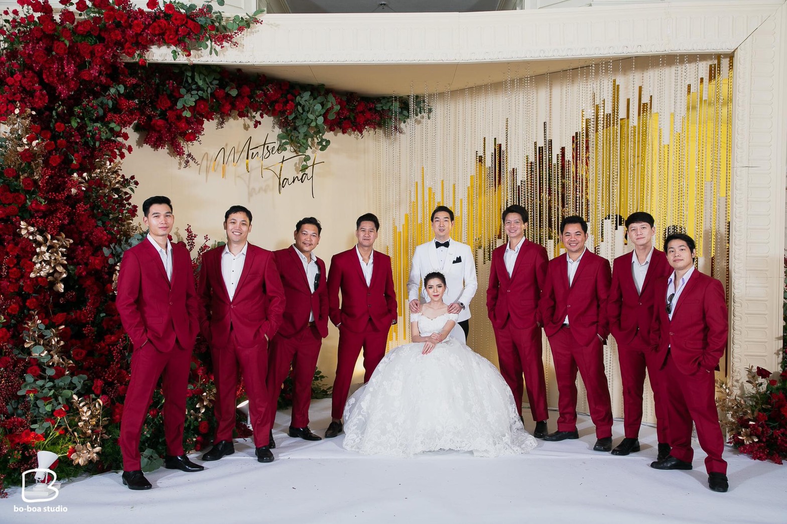 เช่า ชุดสูทชาย ทรงคลาสสิก พร้อมเสื้อกั๊ก