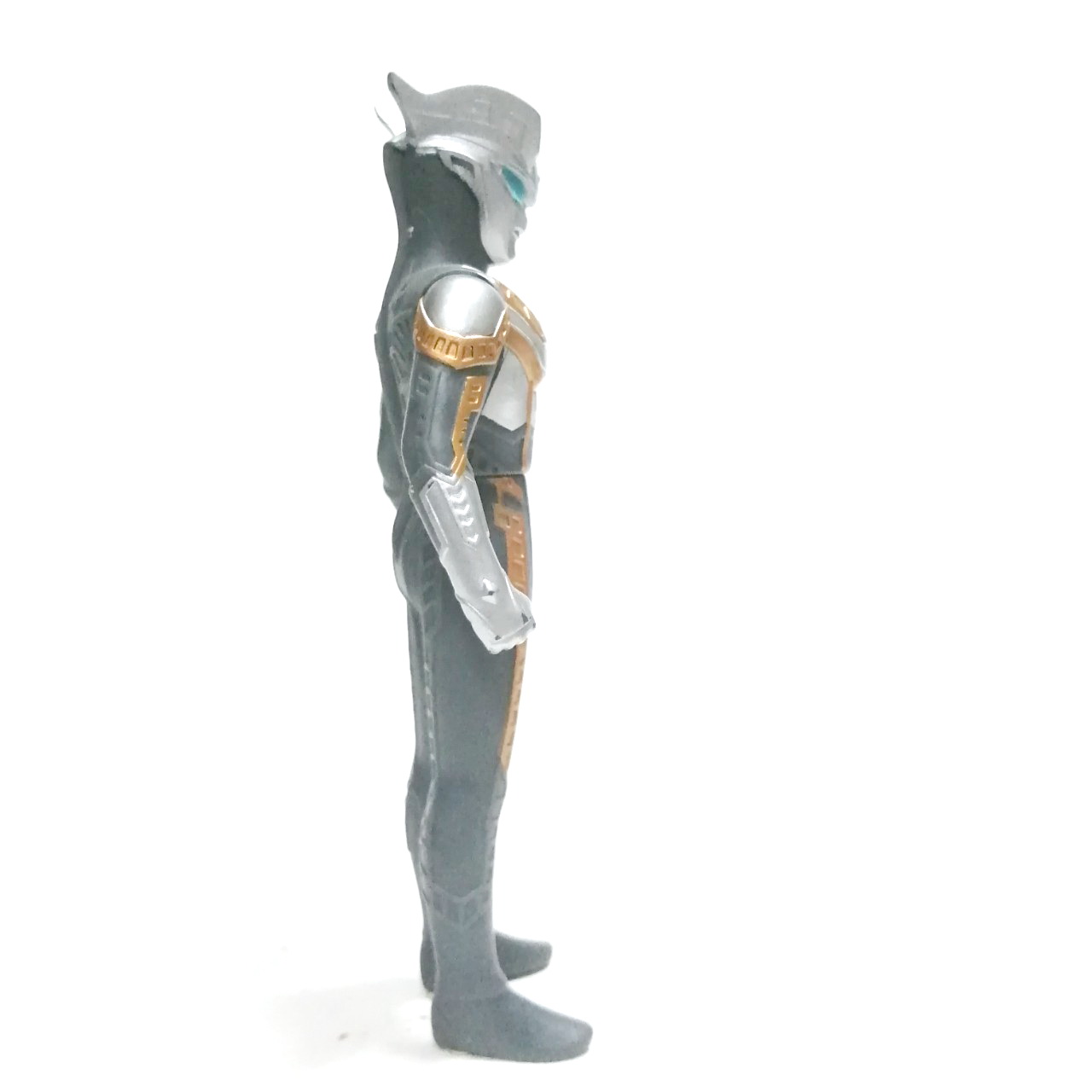 ซอฟ 5 -5.5 นิ้ว อุลตร้าแมน ซีโร่ ไชนิ่งฟอร์ม ขนาดตามรูป สภาพดี มีรอยบ้าง