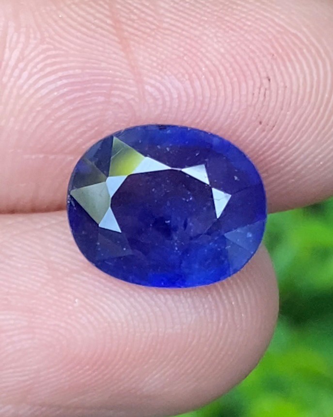 ไพลิน (Blue Sapphire) 4.08 กะรัต (Cts.) พลอยแท้ อัญมณีมงคลประจําวันเกิด เครื่องประดับพลอย