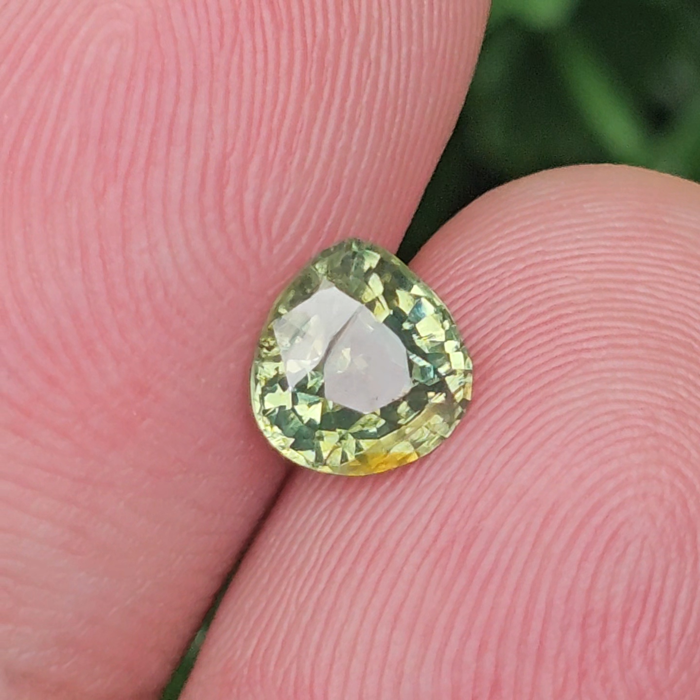 พลอย เพทาย Natural Zircon 1.29 กะรัต (Cts.) ดิบ พลอยแท้อัญมณีมงคล ประจําวันเกิด เครื่องประดับพลอย