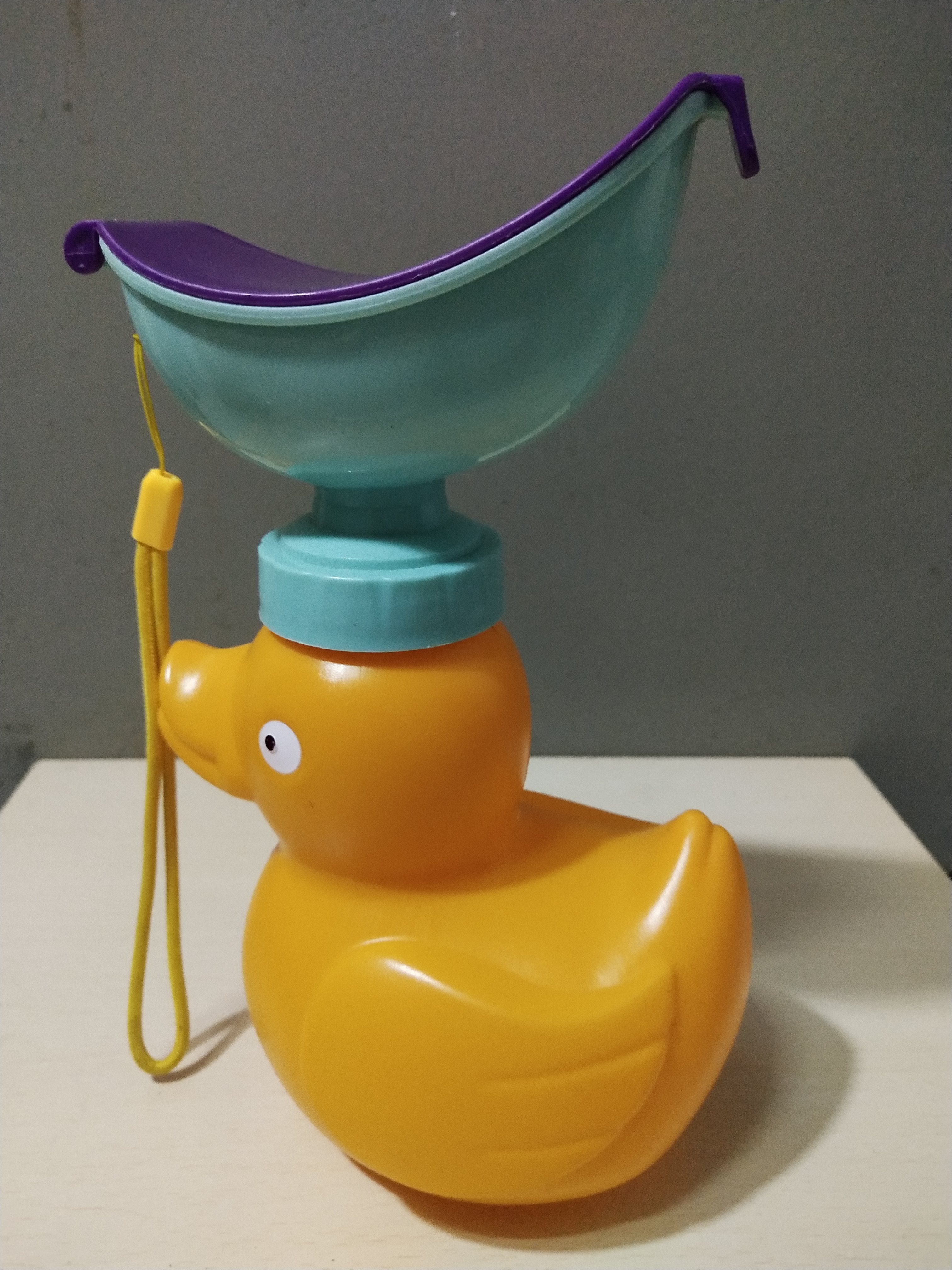 มีหลายภาพ เป็นของสะสม ยังไม่เคยใช้ ขวดสำหรับใส่ฉี่แบบพกพารูปเป็ด