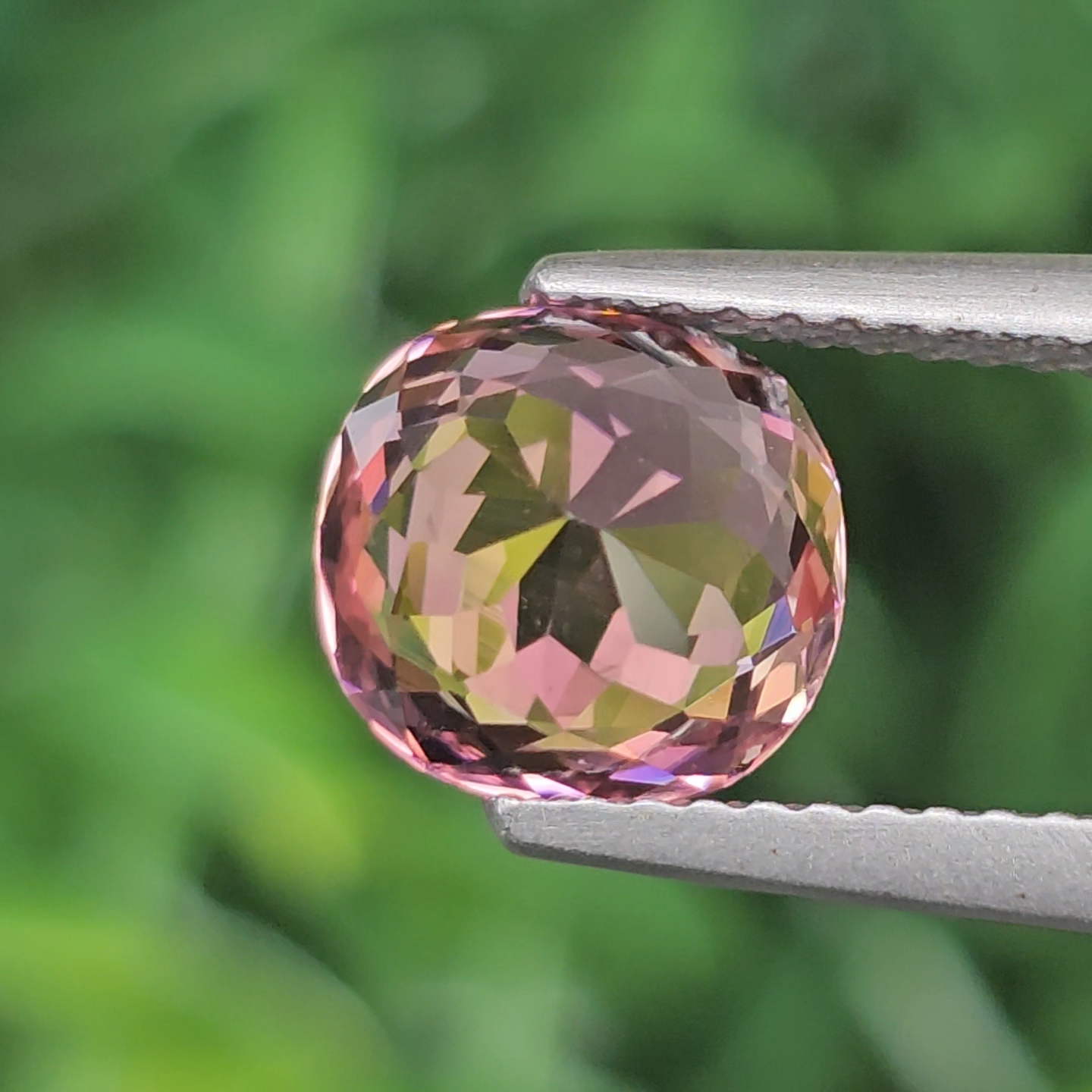 พลอย ทัวร์มาลีน Tourmaline 1.97 กะรัต (Cts.) พลอยแท้ อัญมณีมงคลประจําวันเกิด เครื่องประดับพลอย