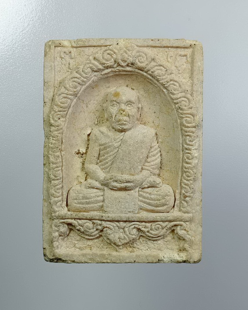 ผ3242 พระผงรูปเหมือน หลวงปู่แว่น ธนปาโล วัดถ้ำพระสบาย จ.ลำปาง รุ่นมหาโชค มหาลาภ ปี2539
