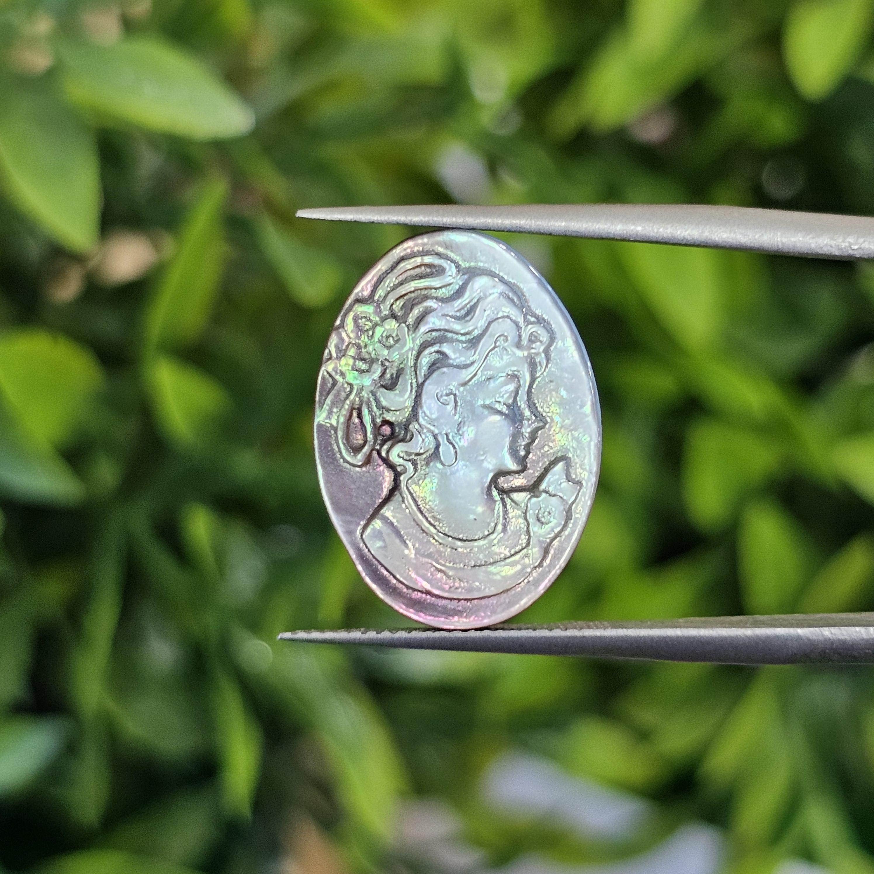 เปลือกหอยมุก แกะสลัก Pearl Shell Carved 3.11 กะรัต (Cts.)