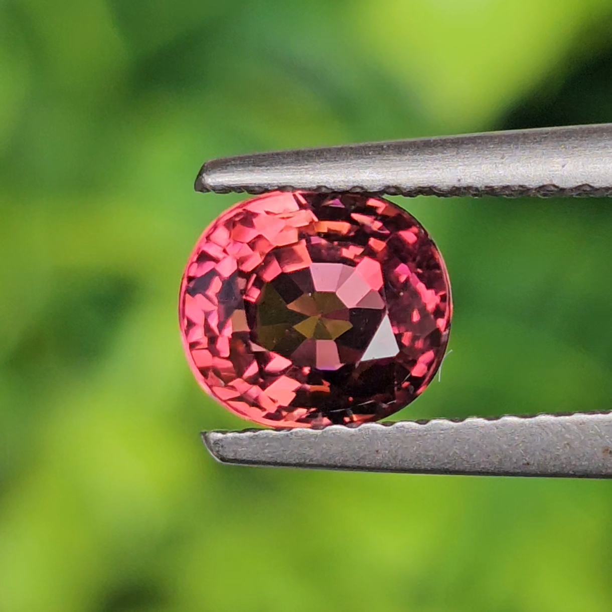 พลอย รูเบลไลต์ ทัวร์มาลีน Rubellite Tourmaline 1.50 กะรัต (Cts.) พลอยแท้ อัญมณีมงคลประจําวันเกิด เครื่องประดับพลอย