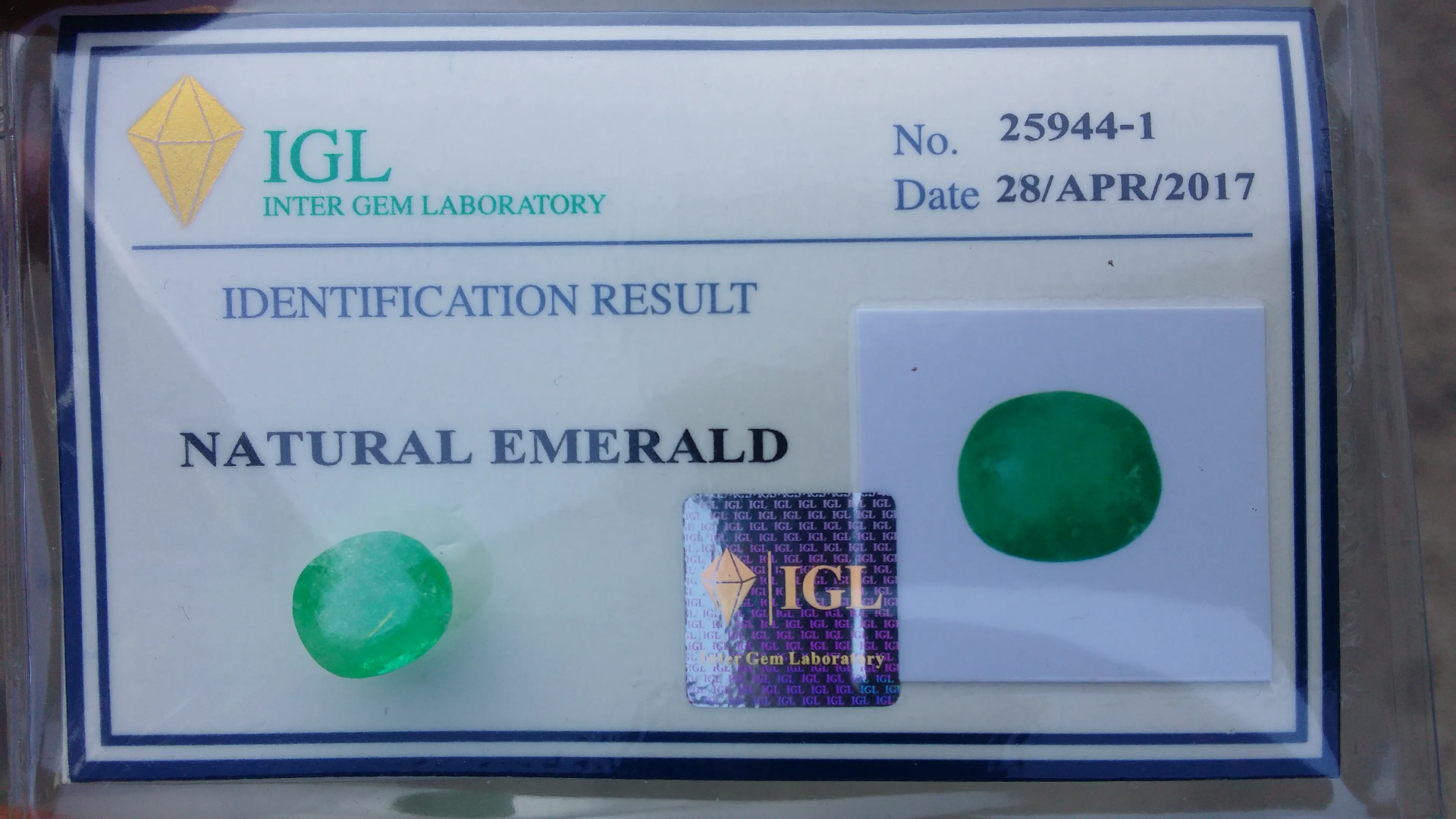 พลอย มรกต โคลัมเบีย Colombian Emerald 3.888 กะรัต (Cts.) พร้อมใบเซอร์ พลอยแท้ อัญมณีมงคลประจําวันเกิด เครื่องประดับพลอย