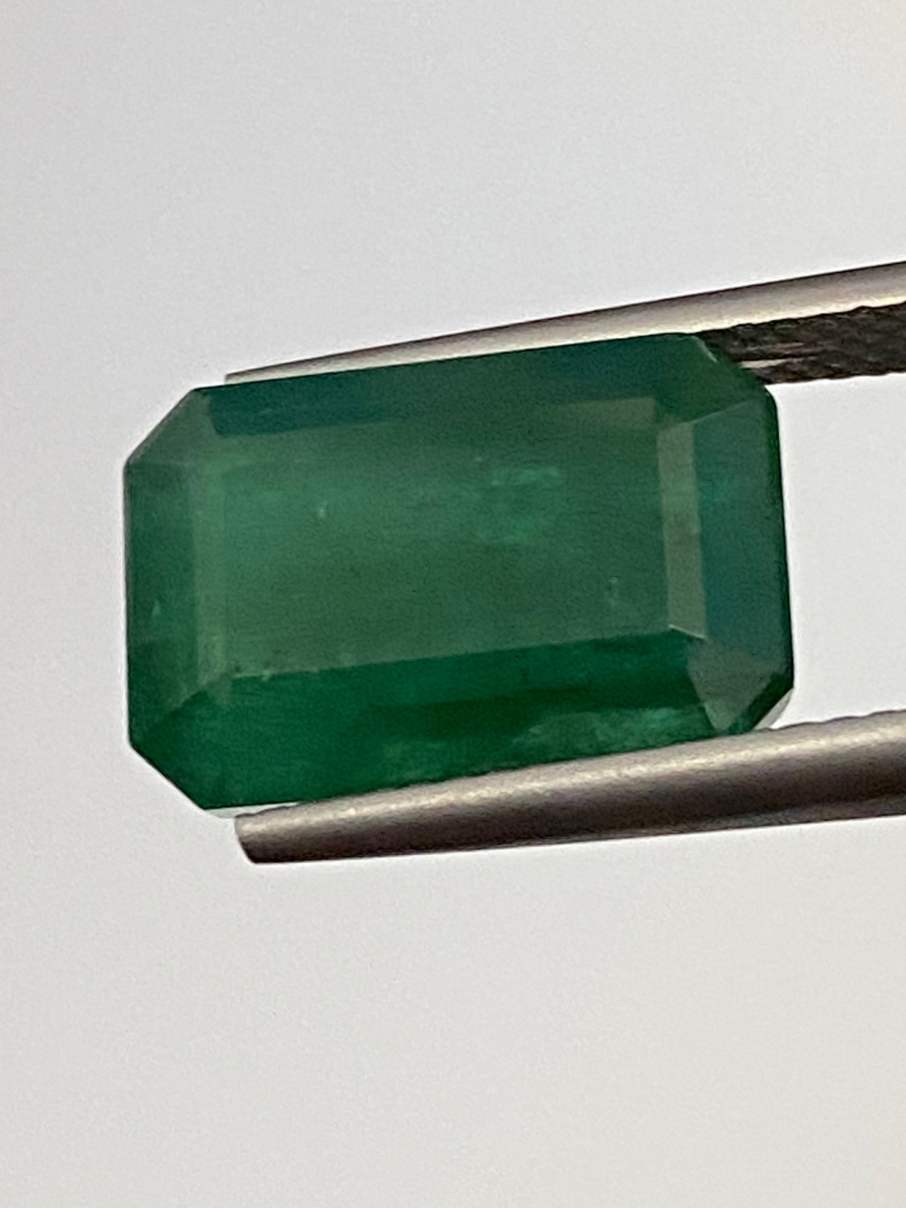 พลอย มรกต Natural Emerald แซมเบีย 9.53 กะรัต (Cts.) พลอยแท้ อัญมณีมงคลประจําวันเกิด เครื่องประดับพลอย