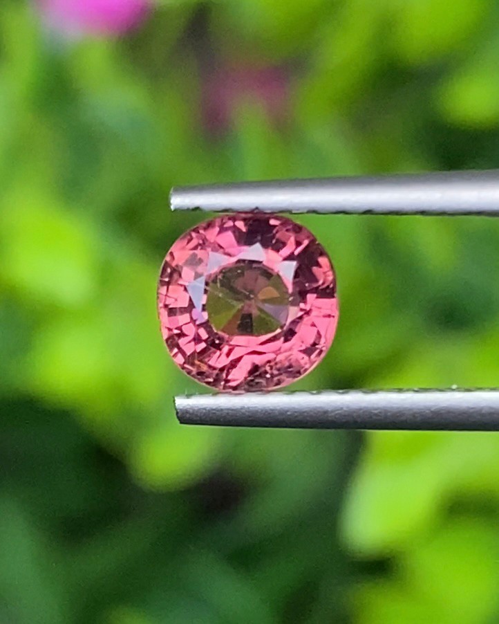 พลอย ทัวร์มาลีน Tourmaline 0.90 กะรัต (Cts.) พลอยแท้ อัญมณีมงคลประจําวันเกิด เครื่องประดับพลอย