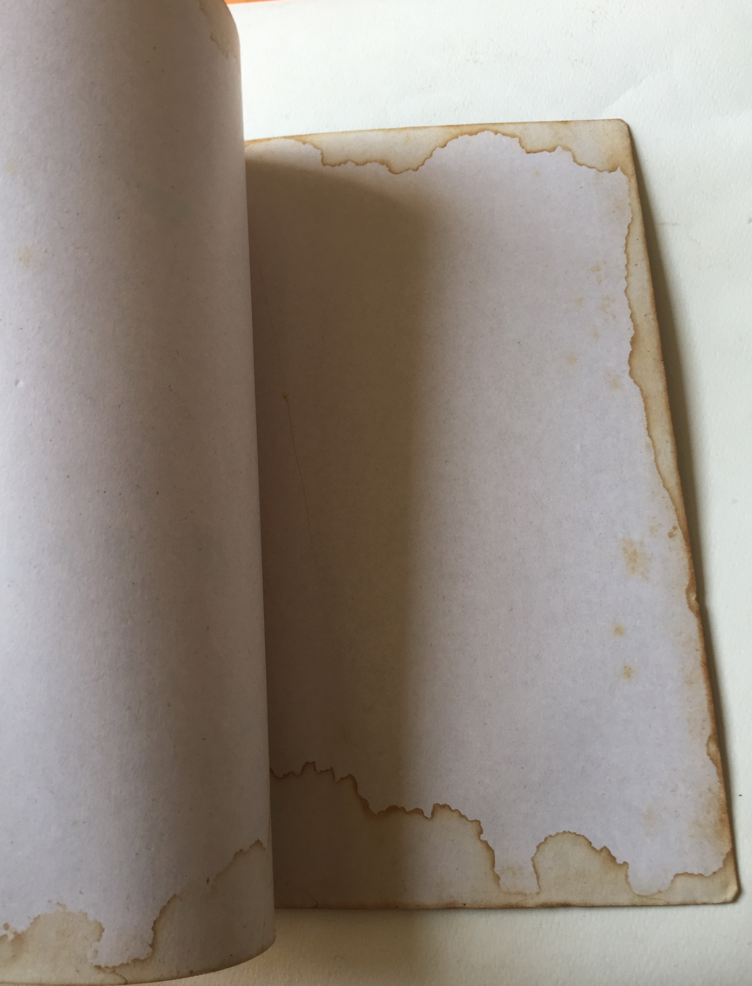 หนังสือภาพเก่า***หน้าไม่ครบ แต่ละแผ่นหลุดจากสัน มีรอย ตามภาพ May Illustrations ภาพการ์ตูนสวย ภาพสีทั้งเล่ม ลายเส้นจากคุณเมย์ ผลงานโดย May, Present โดย Main Point ชุดที่ 2 ปี 1987