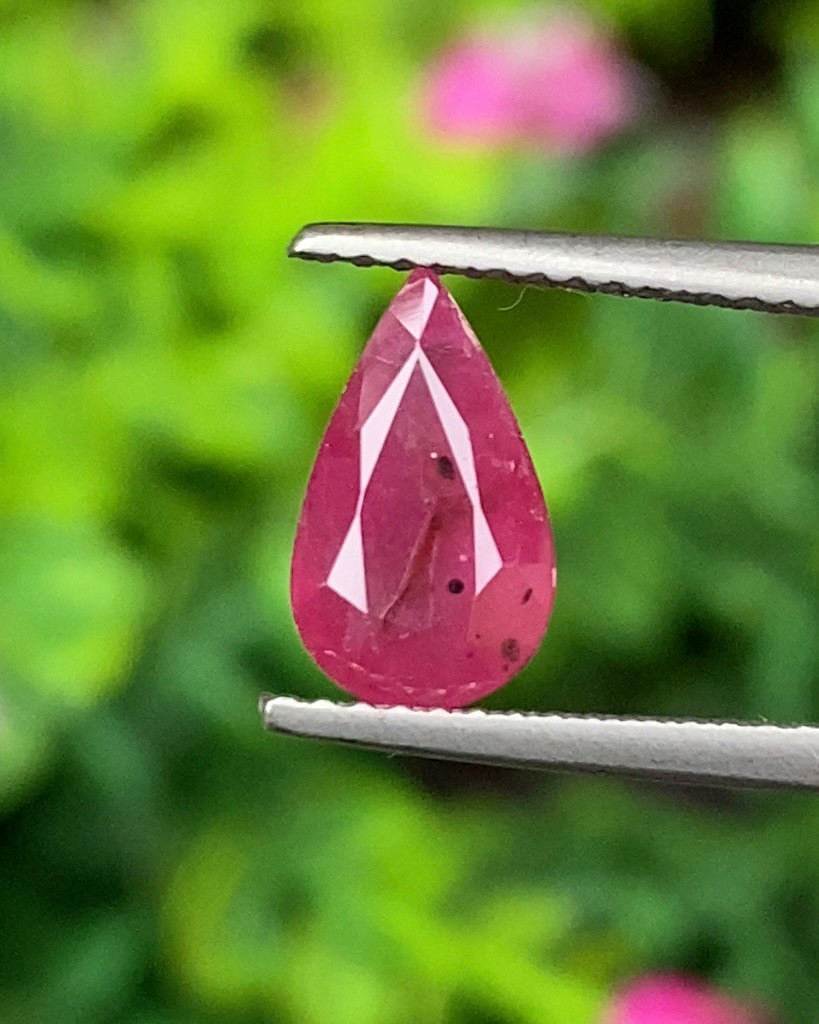 พลอย ทับทิม สยาม Siam Ruby sapphire 2.06 กะรัต (Cts.) พร้อมใบเซอร์ พลอยแท้ อัญมณีมงคลประจําวันเกิด เครื่องประดับพลอย