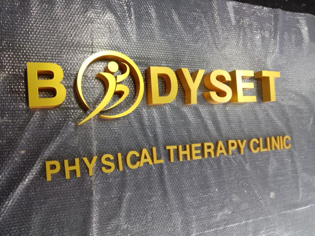 อักษรซิงค์ พ่นสีทอง BODYSET