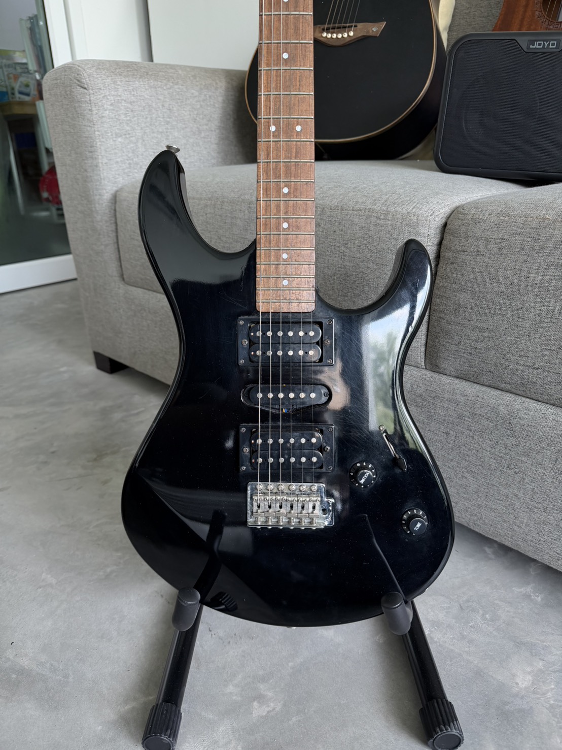 กีต้าร์ Yamaha Erg121