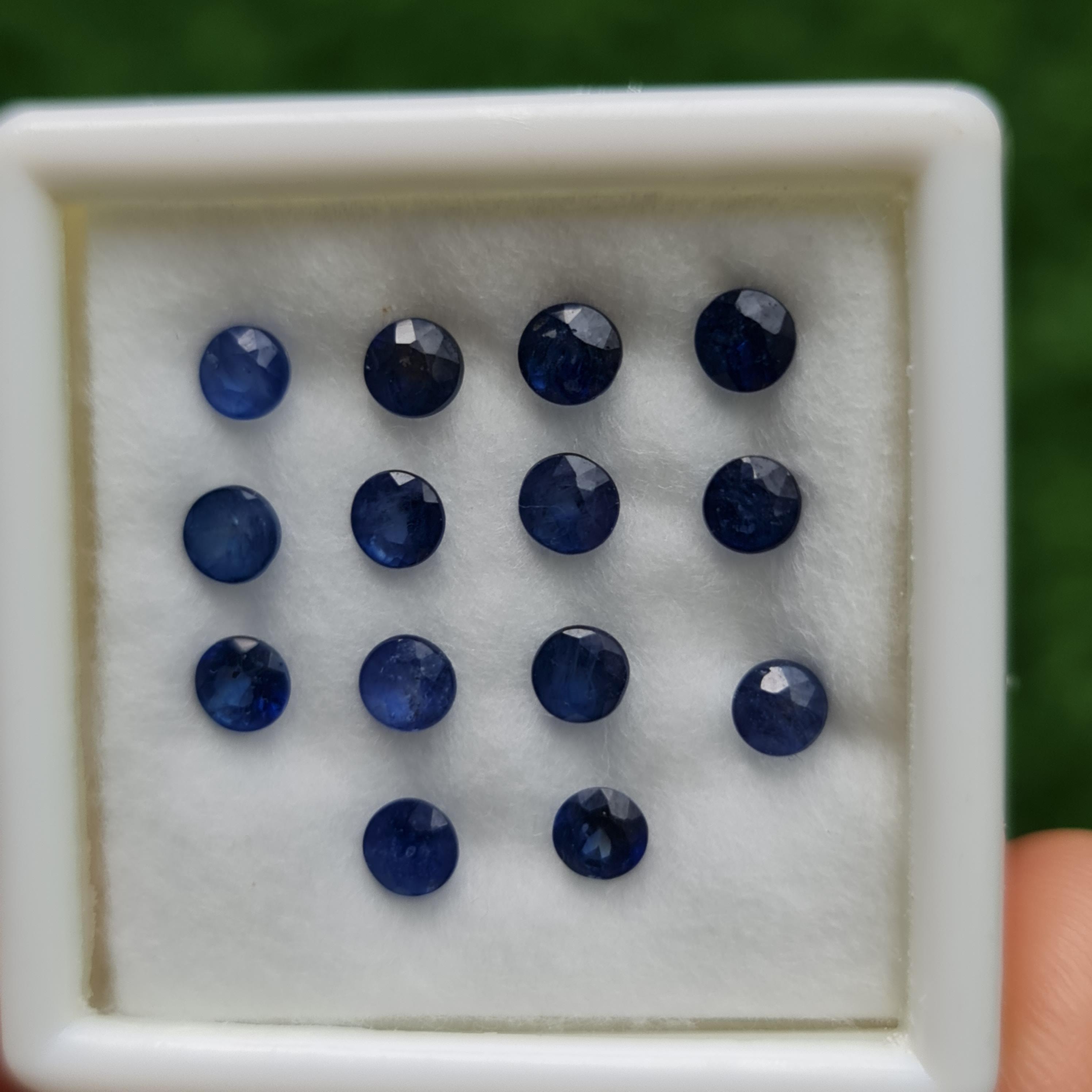 พลอย ไพลิน blue sapphire 4.52 กะรัต (Cts.) 14 เม็ด (pcs.) พลอยแท้ อัญมณีมงคลประจําวันเกิด เครื่องประดับพลอย
