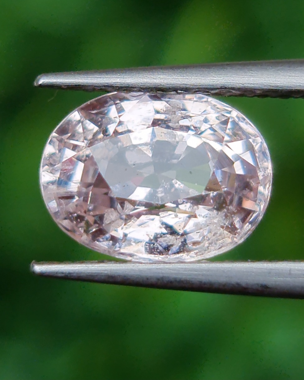 พลอย พัดพารัดชา Padparadscha Sapphire 2.05 กะรัต (Cts.) พร้อมใบเซอร์ พลอยแท้ อัญมณีมงคลประจําวันเกิด เครื่องประดับพลอย