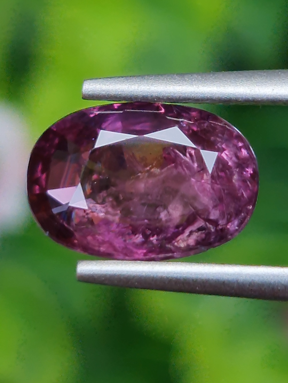 พลอย เพอเพิล แซฟไฟร์ สีม่วง Purple Sapphire ดิบ (Unheated) 2.05 กะรัต (Cts.) พร้อมใบเซอร์ พลอยแท้ อัญมณีมงคลประจําวันเกิด เครื่องประดับพลอย