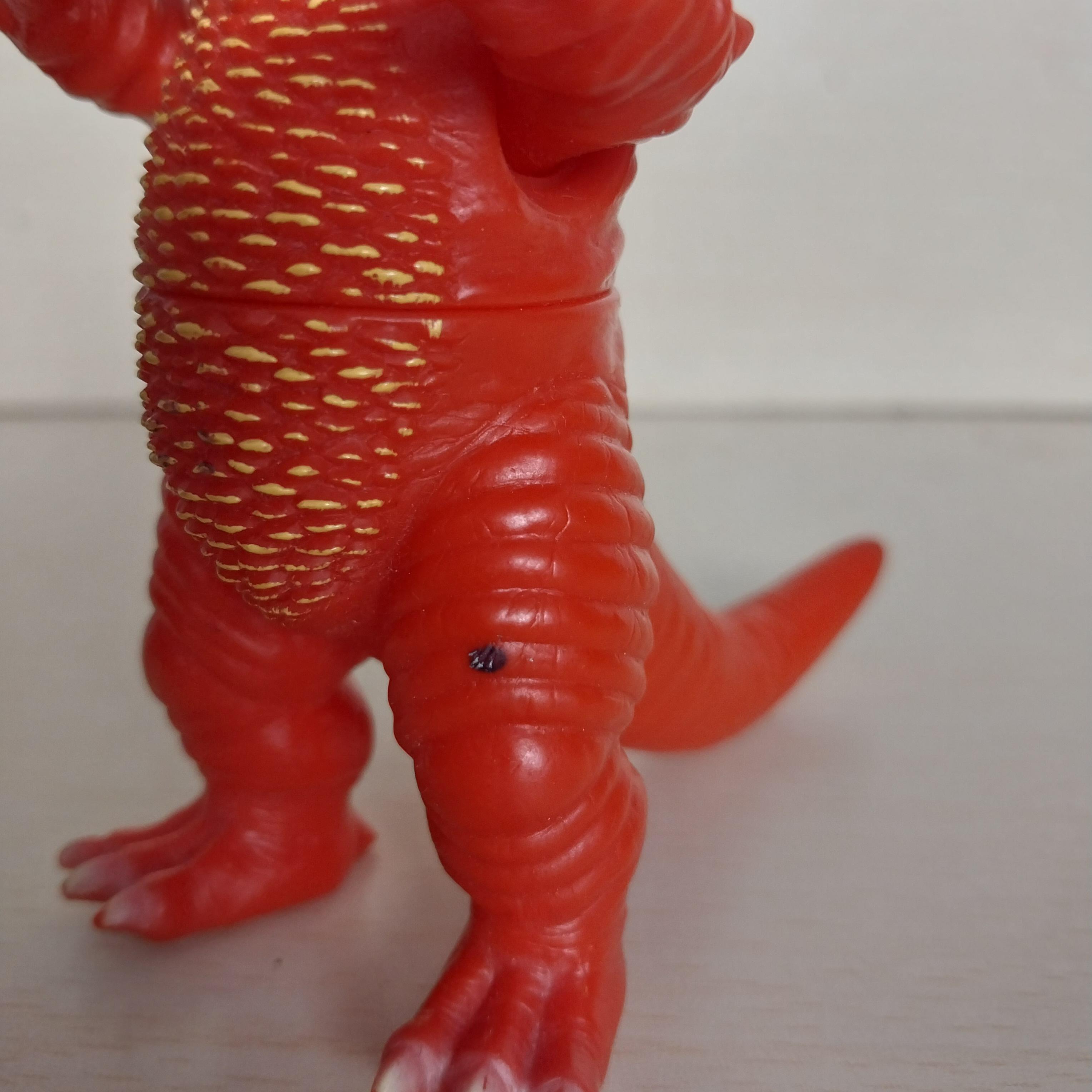 มีหลายภาพ สัตว์ประหลาด gomora ซอฟ4นิ้ว โกโมร่าตัวสีแดง มีตำหนิโปรดตรวจสอบทุกภาพ