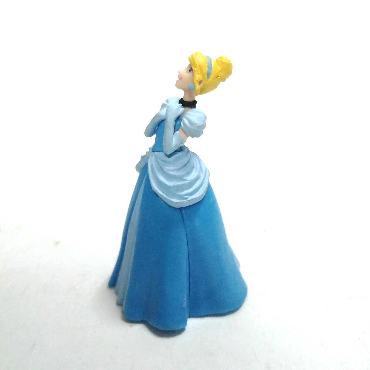 ช็อคโกเอ้ก เจ้าหญิง ซินเดอเรลล่า ขนาดประมาณ 5ซม. ตามรูป ทำสีสำเร็จรายละเอียดสวยคม