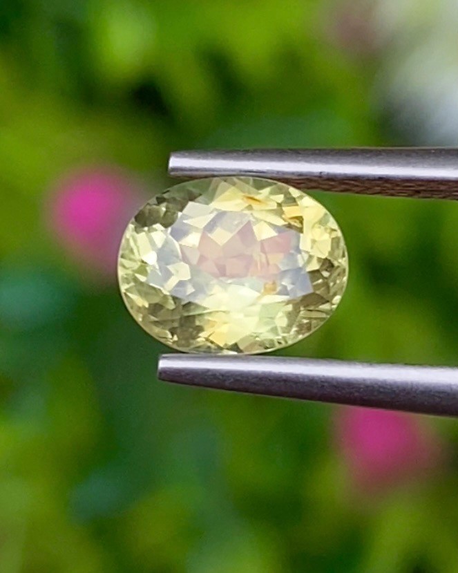 พลอย คริโซเบริล (Chrysoberyl) 1.39 กะรัต (Cts.) พลอยแท้ อัญมณีมงคลประจําวันเกิด เครื่องประดับพลอย