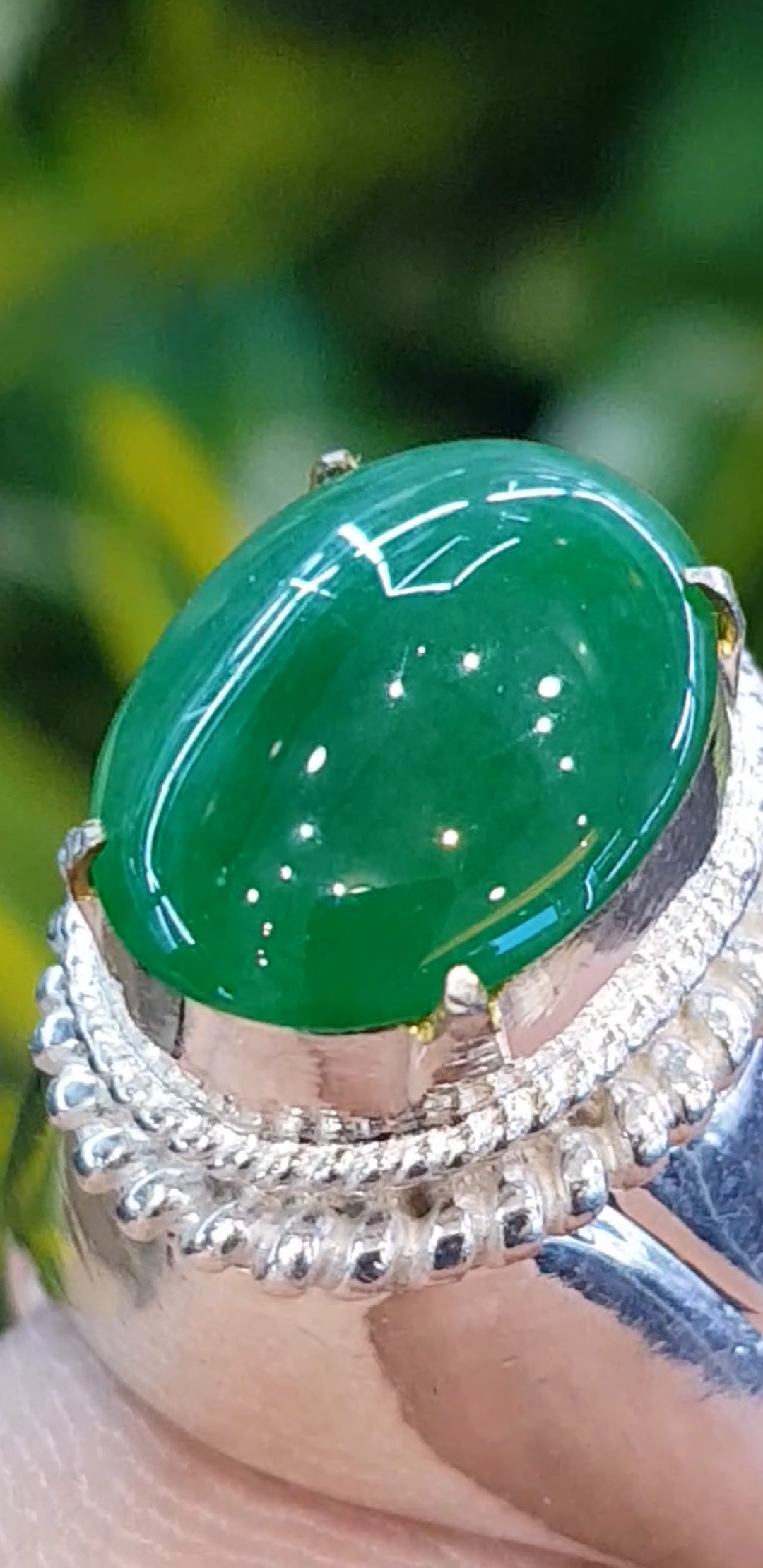 หยก พม่า แท้ Jade แหวนหยก 翡翠戒指 (Jadeite ring) 4.21 กะรัต (Cts.) ดิบ Size 62 ไม่ผ่านการปรับปรุง (Type A) พม่า (Myanmar)