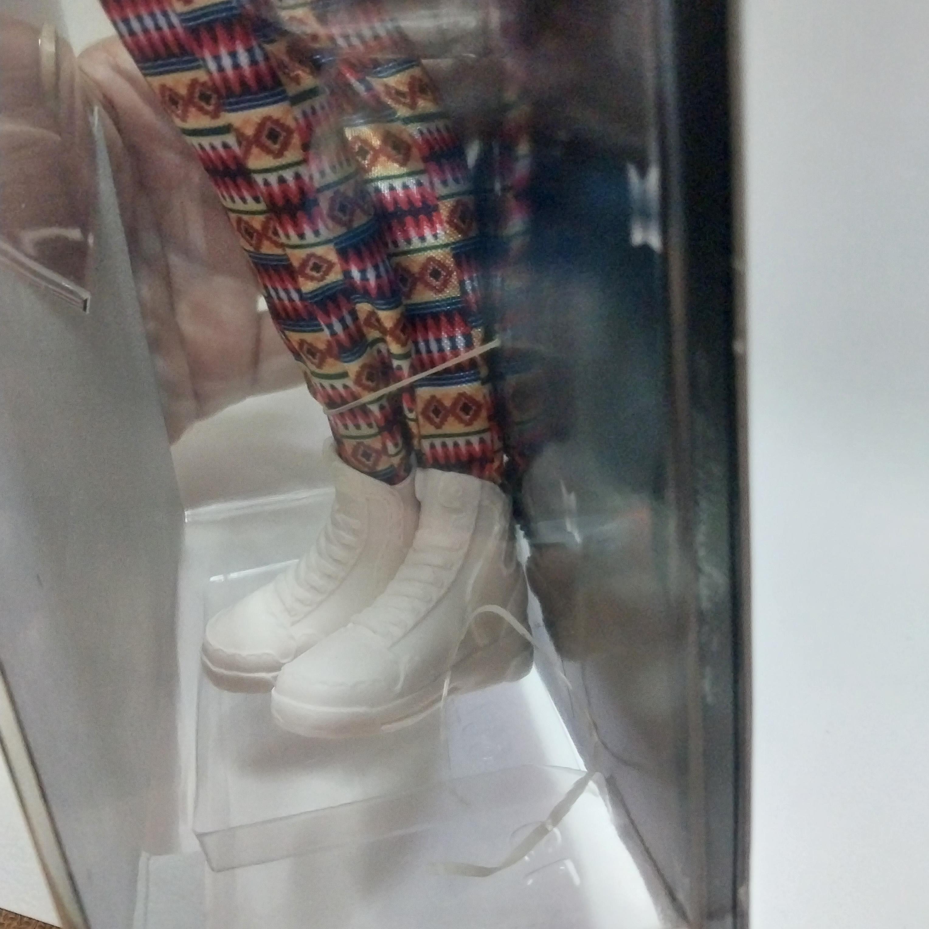 มีหลายภาพ มือ1 กล่องชำรุดบ้าง มีหลายภาพ ตุ๊กตาบอยแบรนด์เกาหลี BTS ของแท้แมทเทล