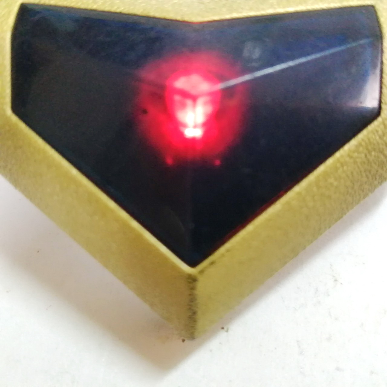 อุปกรณ์แปลงร่าง อุลตร้าแมนไกอา ไม่ใช่DX เป็นงานPG แบบกดแล้วไฟติดเฉยๆ ไม่มีเสียง (ย้ำ ไม่ใช่งาน DX) ***มีตำหนิ ตามภาพ