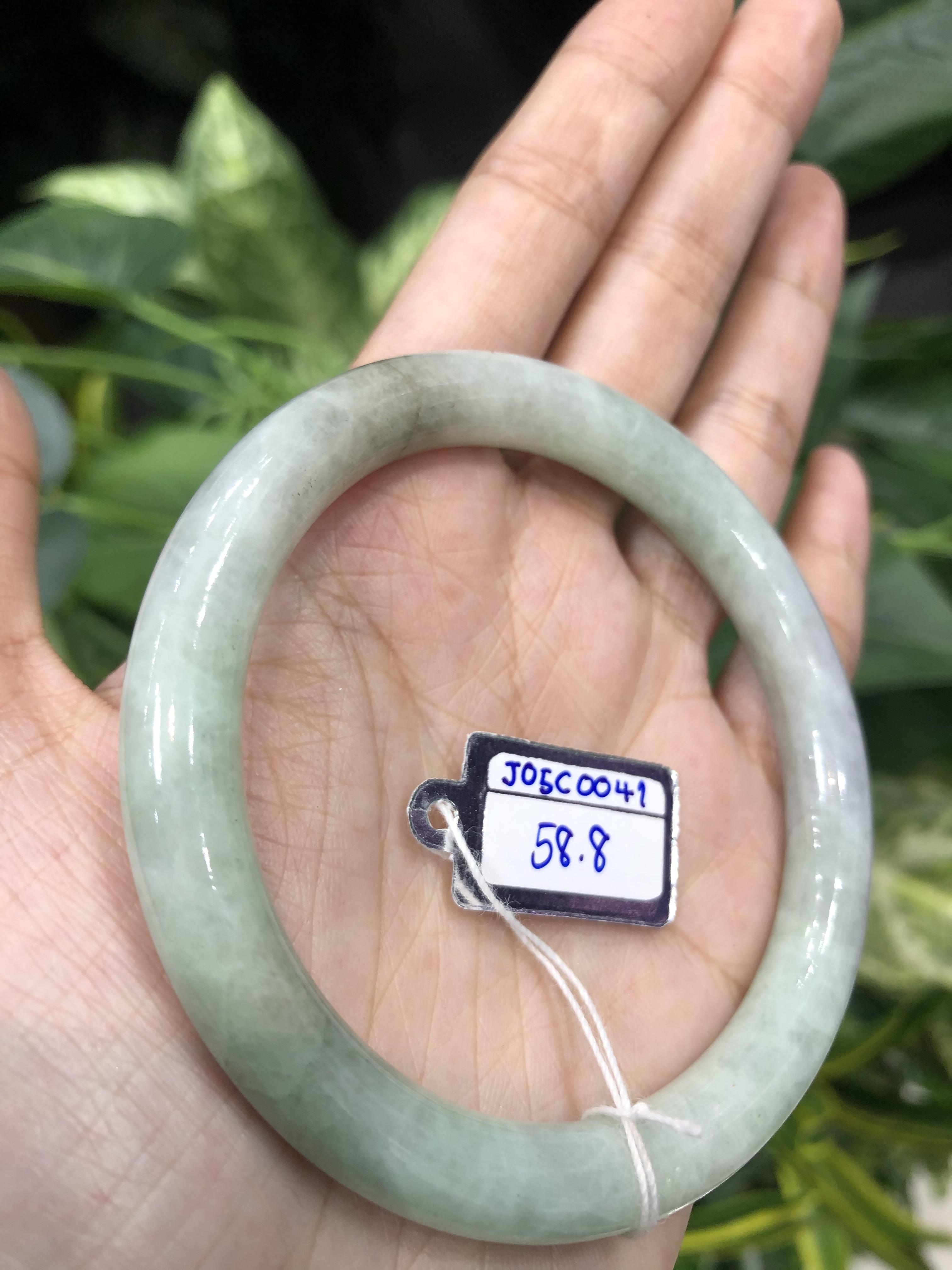 J05C0042 หยก พม่า แท้ Jade กำไลหยก 58.8 มม. (Jade bracelet) พม่า (Myanmar)