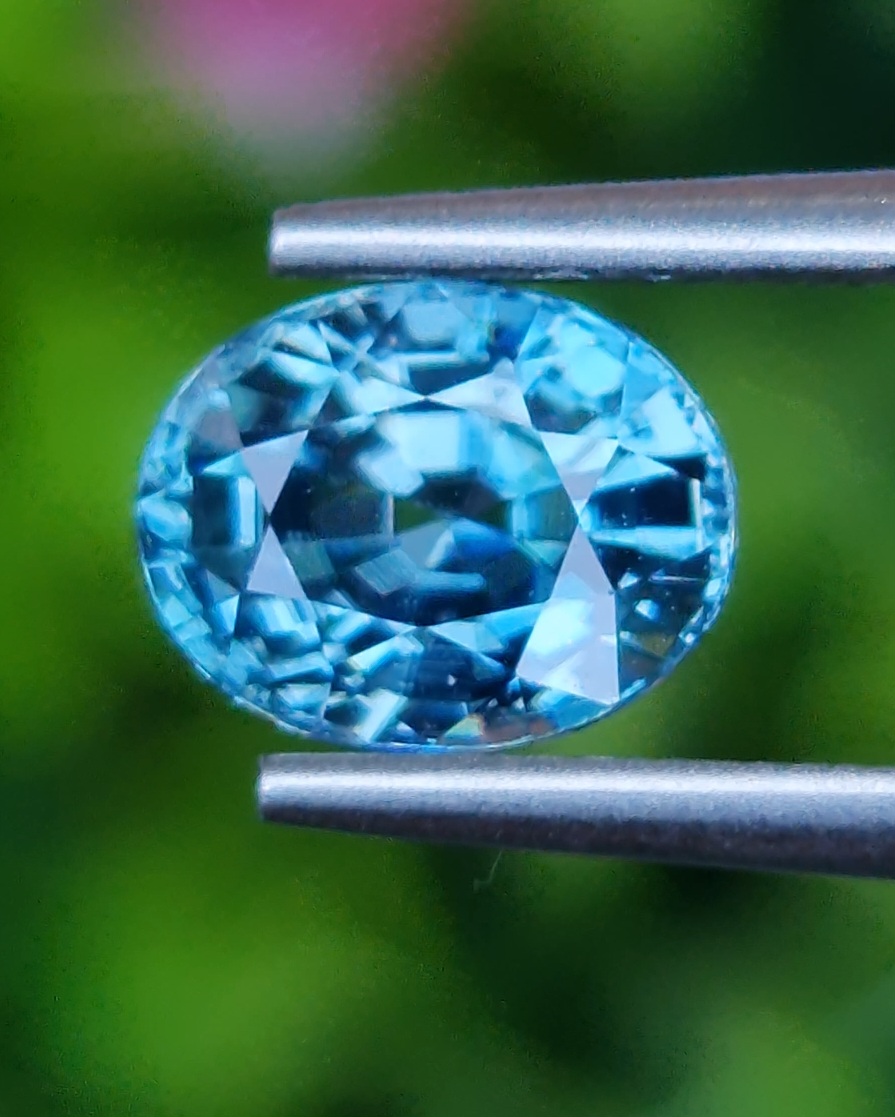 พลอย เพทาย (Zircon) 2.55 กะรัต (Cts.) พลอยแท้ อัญมณีมงคลประจําวันเกิด เครื่องประดับพลอย