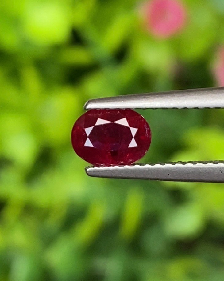 พลอย ทับทิม สยาม Siam Ruby sapphire 1.03 กะรัต (Cts.) *สีพิเศษ แดงสด Vivid Red พร้อมใบเซอร์ พลอยแท้ อัญมณีมงคลประจําวันเกิด เครื่องประดับพลอย
