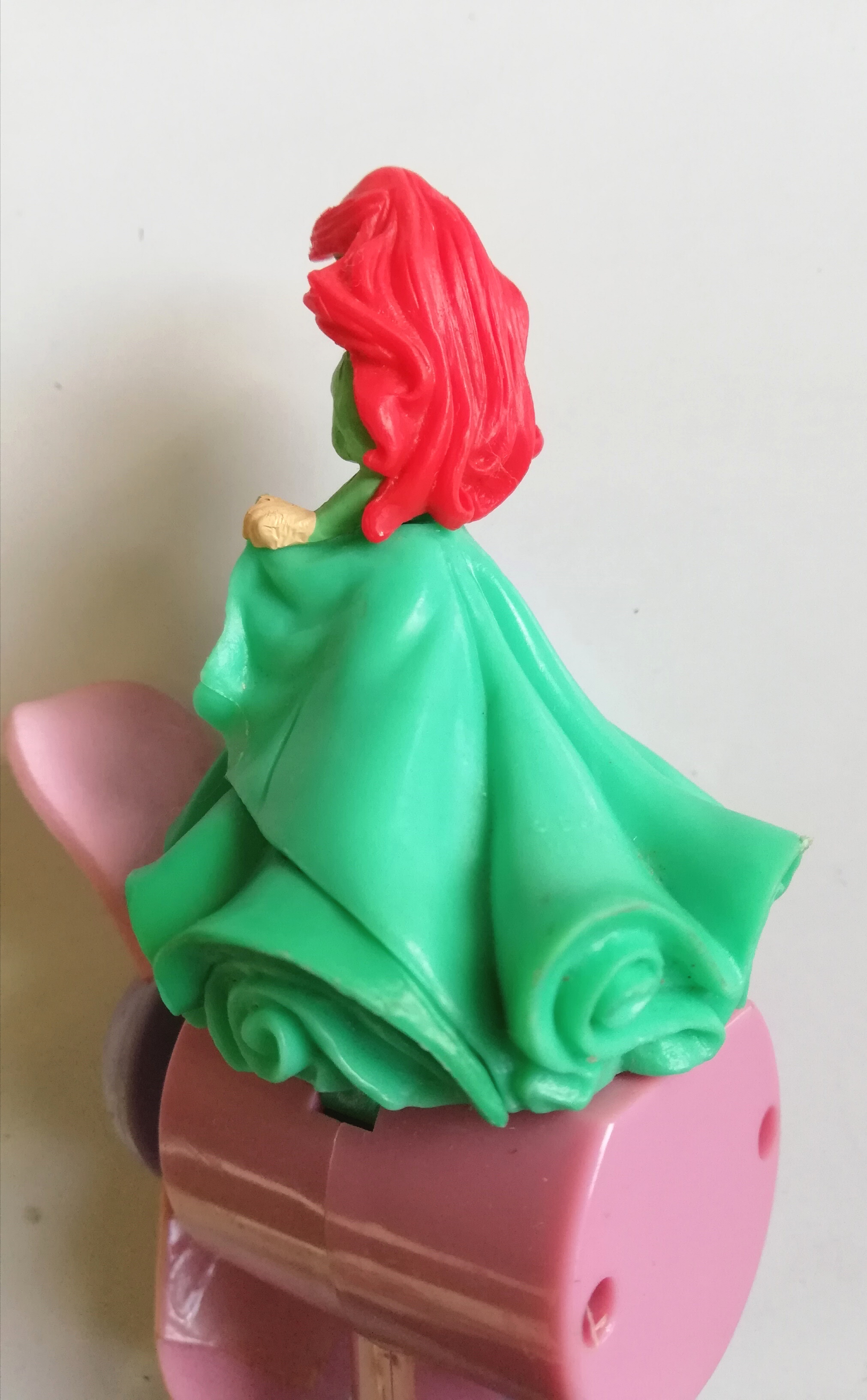 ของสะสมเจ้าหญิงดิสนีย์ พัดลมขนาดเล็กเด็กเล่น ตัวเจ้าหญิงแอเรียล จาก the little mermaid เจ้าหญิงแอเรียล รุ่นมีขาและนุ่งกระโปรงแล้ว สภาพเก่าเก็บ พัดลมเก่าไม่ได้ใช้งานนานแล้วไม่เคยเปลี่ยนถ่าน(กลัวสลากฉีกขาด มีถลอกบ้างเล็กน้อย) ขายตามสภาพ