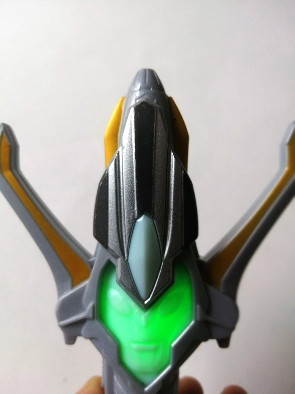 อุปกรณ์แปลงร่างของอุลตร้าแมน กิงกะ ", กิงกะสปาร์ค" ขนาด 5 นิ้ว รุ่นนี้มีเพียงไฟ ตามภาพ ไม่มีเสียง ไม่มีตัวอ่านเซนเซอร์ ไม่สามารถเล่นกับตุ๊กตา