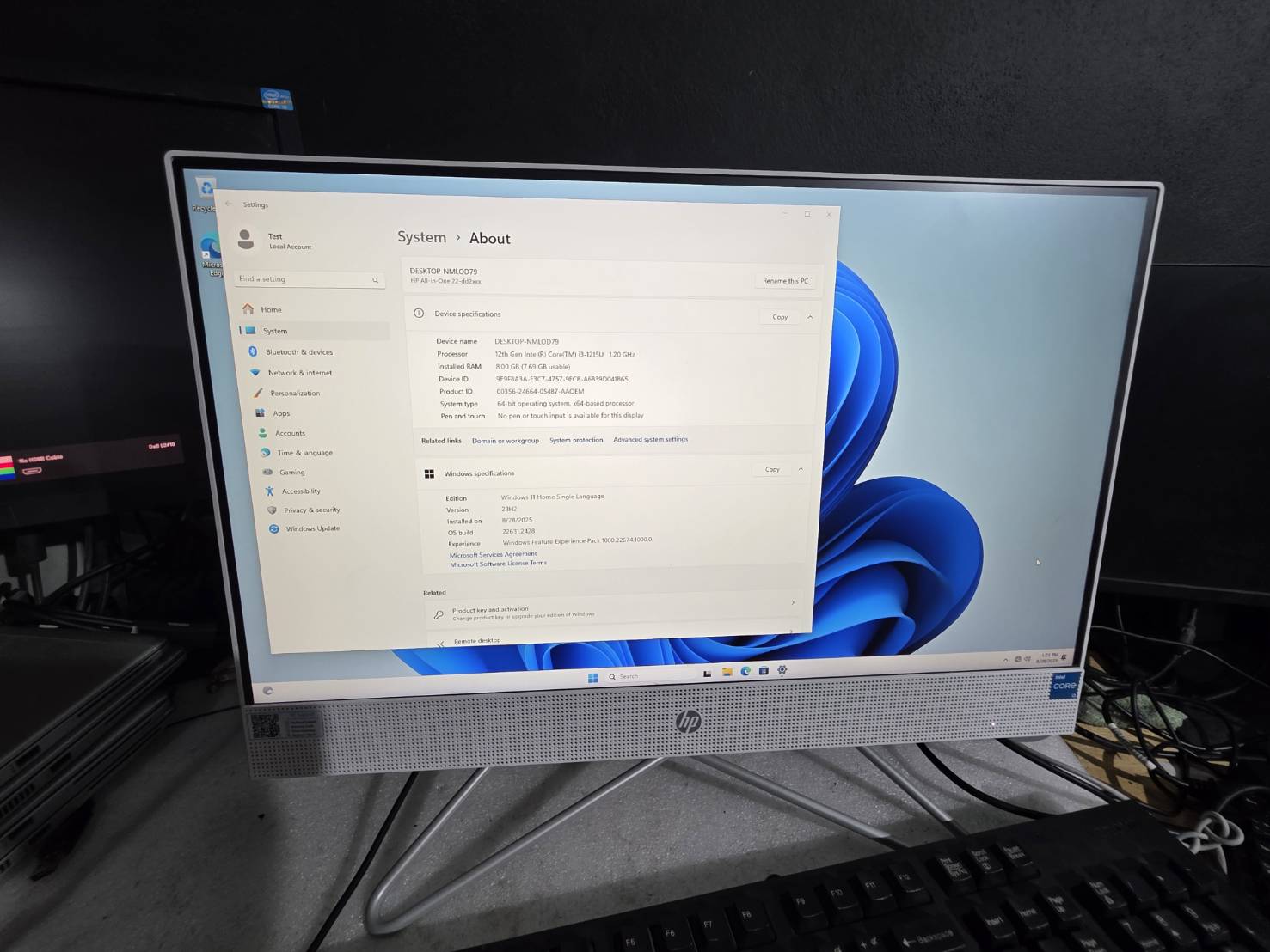 HP 22 inch All-in-One Desktop PC i3 Gen12th Ram 8 GB SSD 512 มี 7 เครื่อง