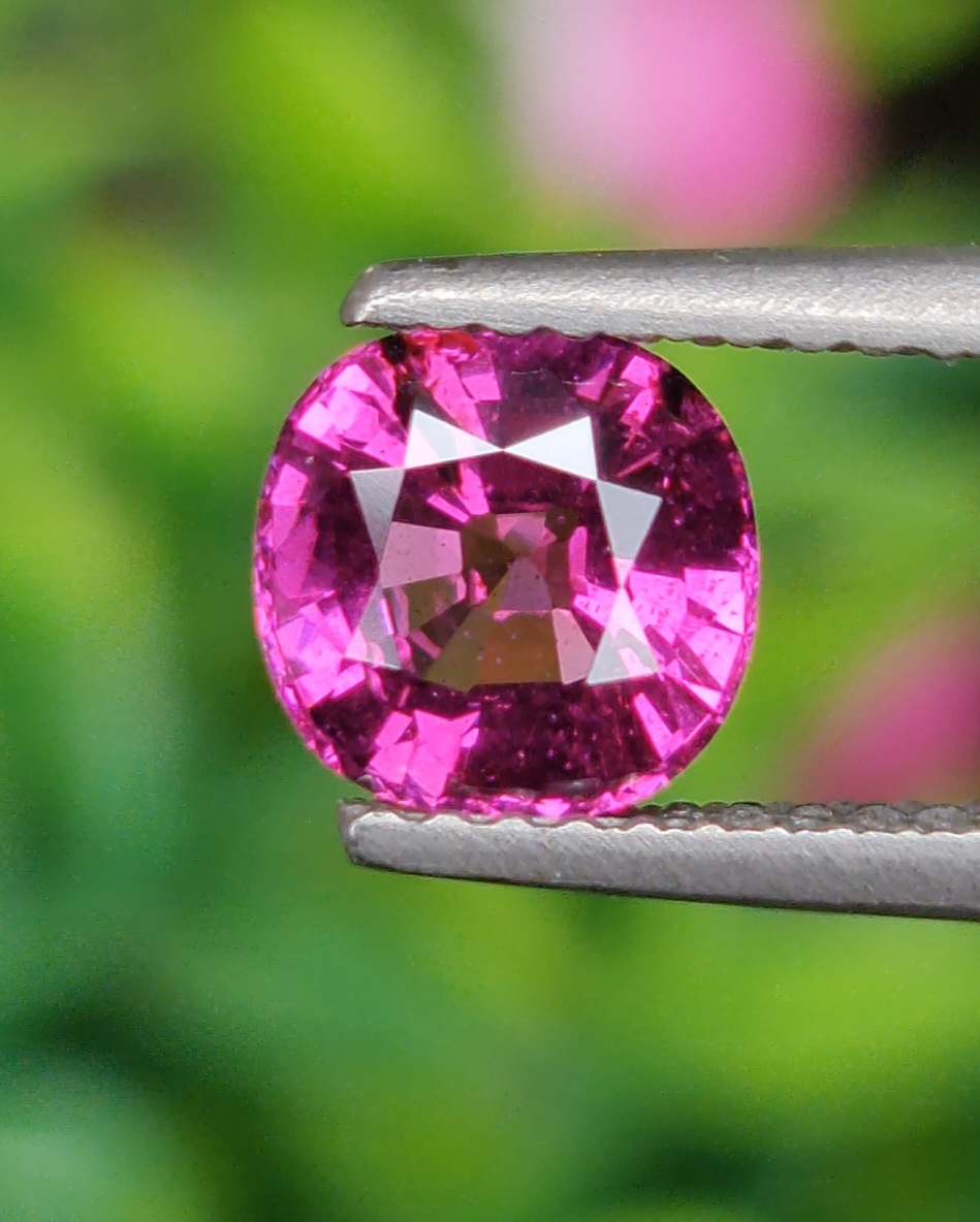 พลอย โรโดไลต์ กาเน็ท Rhodolite Garnet 1.39 กะรัต Cts.พลอยแท้ อัญมณีมงคลประจําวันเกิด เครื่องประดับพลอย