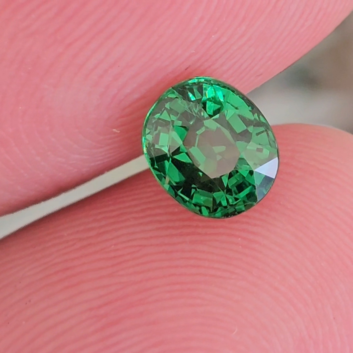 พลอย ซาโวไรท์ Tsavorite Garnet 1.24 กะรัต (Cts.) ดิบ Unheated พร้อมใบเซอร์ อัญมณีมงคลประจําวันเกิด เครื่องประดับพลอย