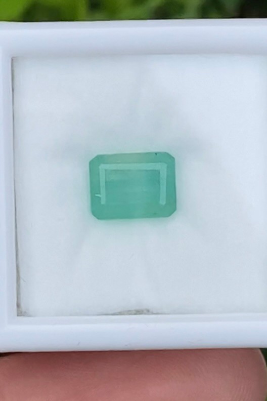 พลอย มรกต Natural Emerald แซมเบีย 1.48 กะรัต (Cts.) พลอยแท้ อัญมณีมงคลประจําวันเกิด เครื่องประดับพลอย