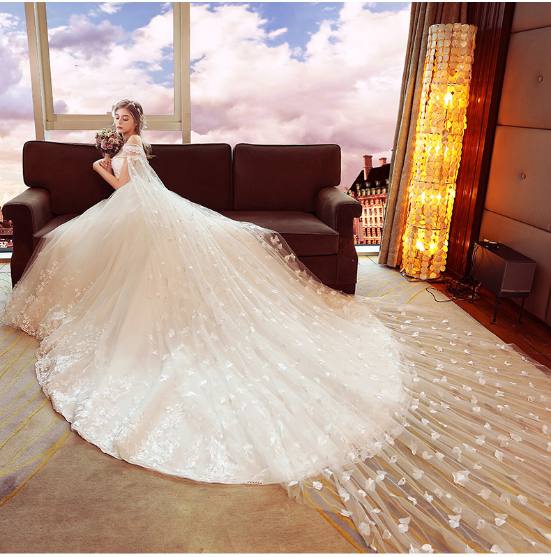 ชุดแต่งงาน ไหล่ปาด หางยาว เชือกผูกหลัง