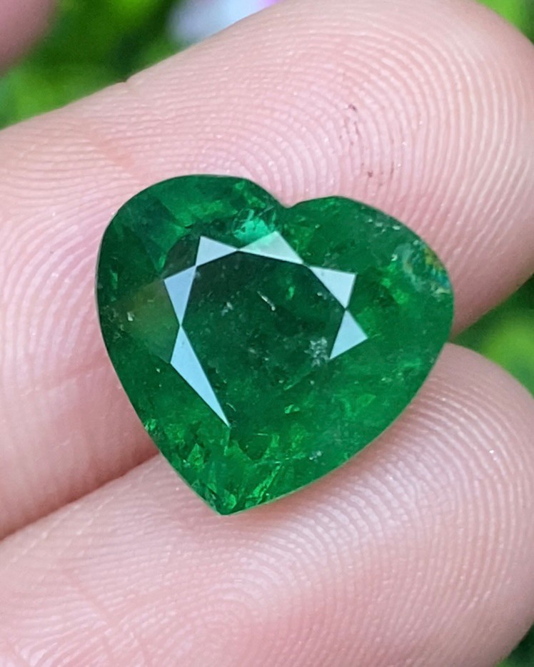 พลอย ซาโวไรท์ Tsavorite Garnet 6.99 กะรัต (Cts.) ดิบ Unheated พร้อมใบเซอร์ พลอยแท้ อัญมณีมงคลประจําวันเกิด เครื่องประดับพลอย