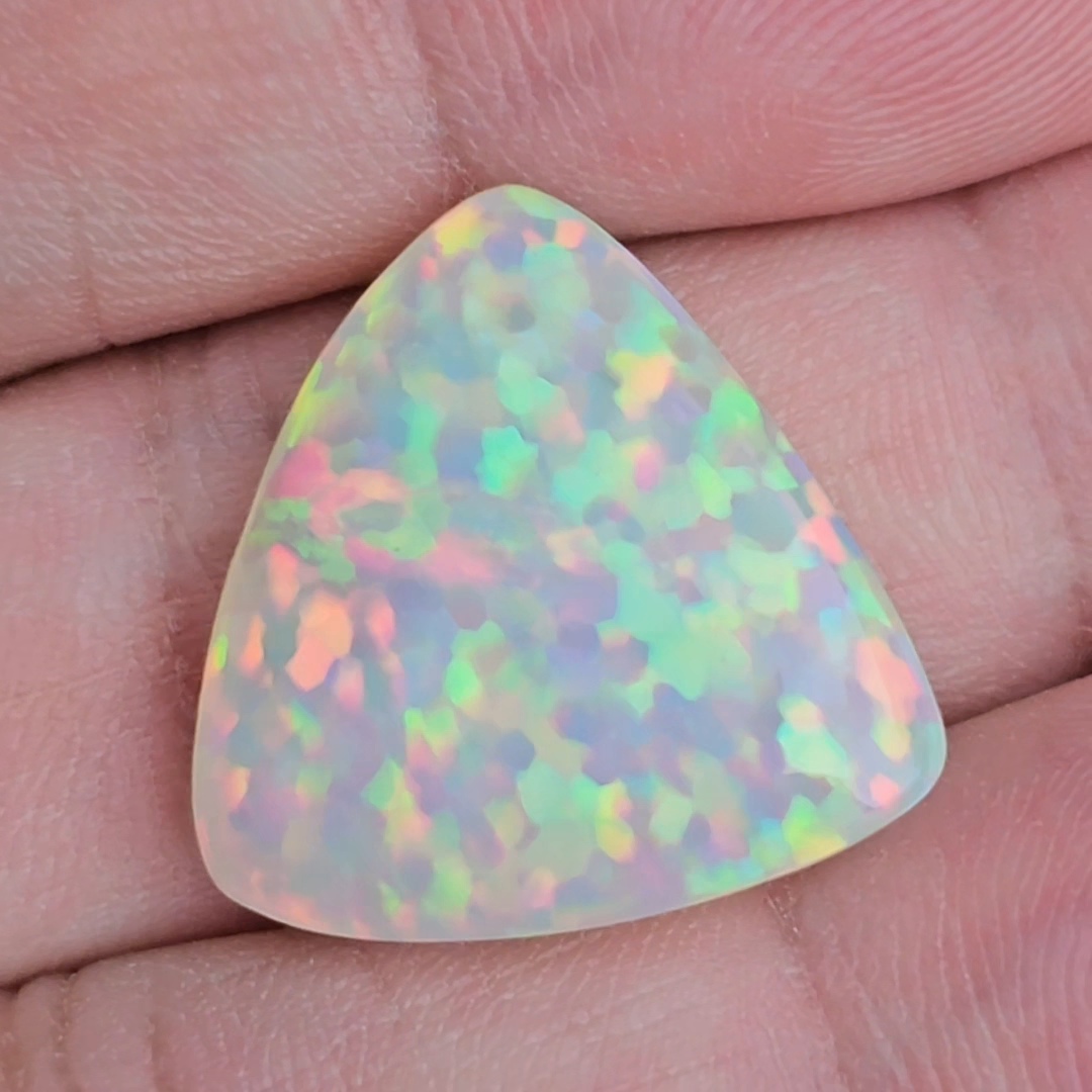 พลอย ไวท์ โอปอล White Opal 13.51 กะรัต (Cts.) พลอยแท้ อัญมณีมงคลประจําวันเกิด เครื่องประดับพลอย