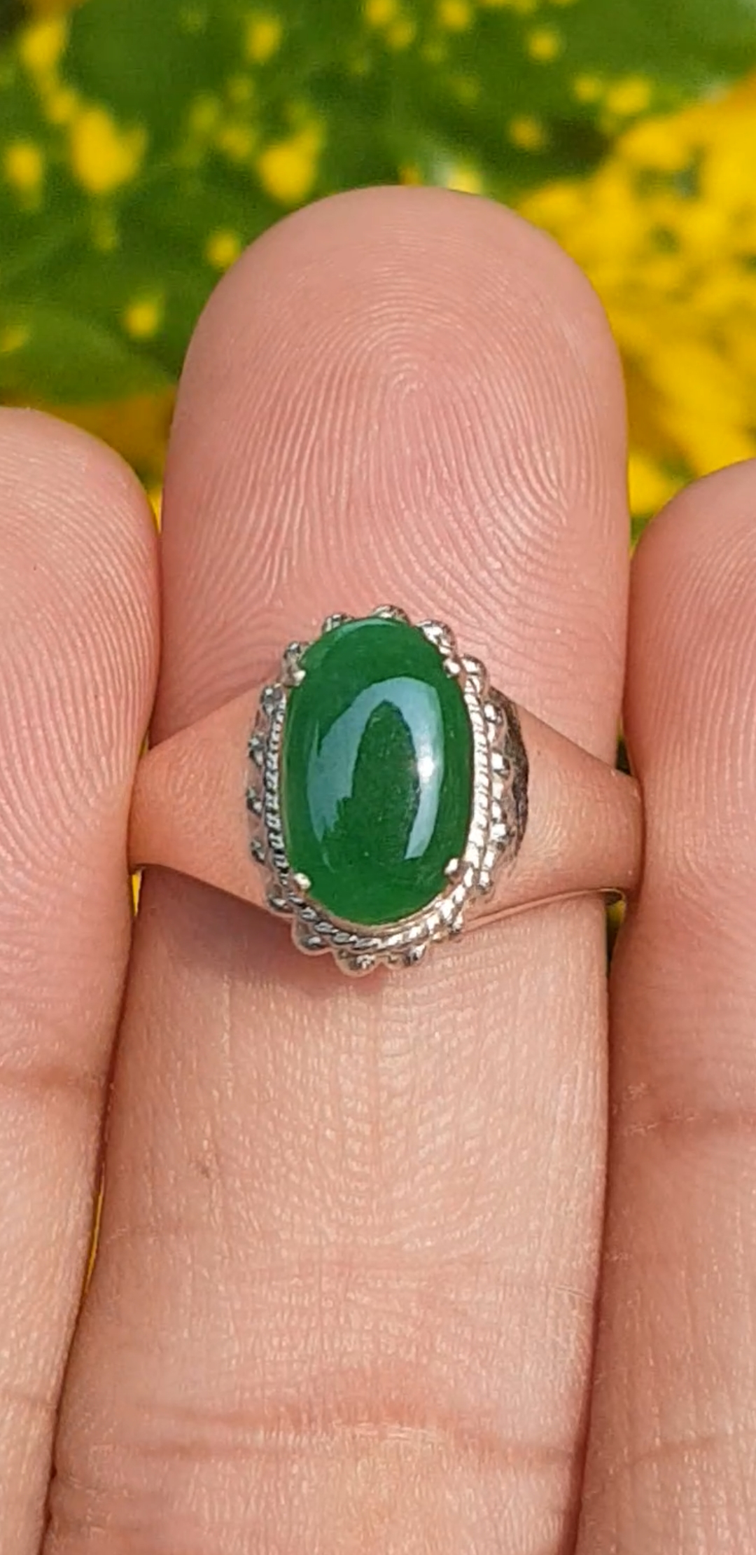 หยก พม่า แท้ Jade แหวนหยก 翡翠戒指 (Jadeite ring) 1.07 กะรัต (Cts.) (Size) 57 ดิบ ไม่ผ่านการปรับปรุง (Type A) พม่า (Myanmar)