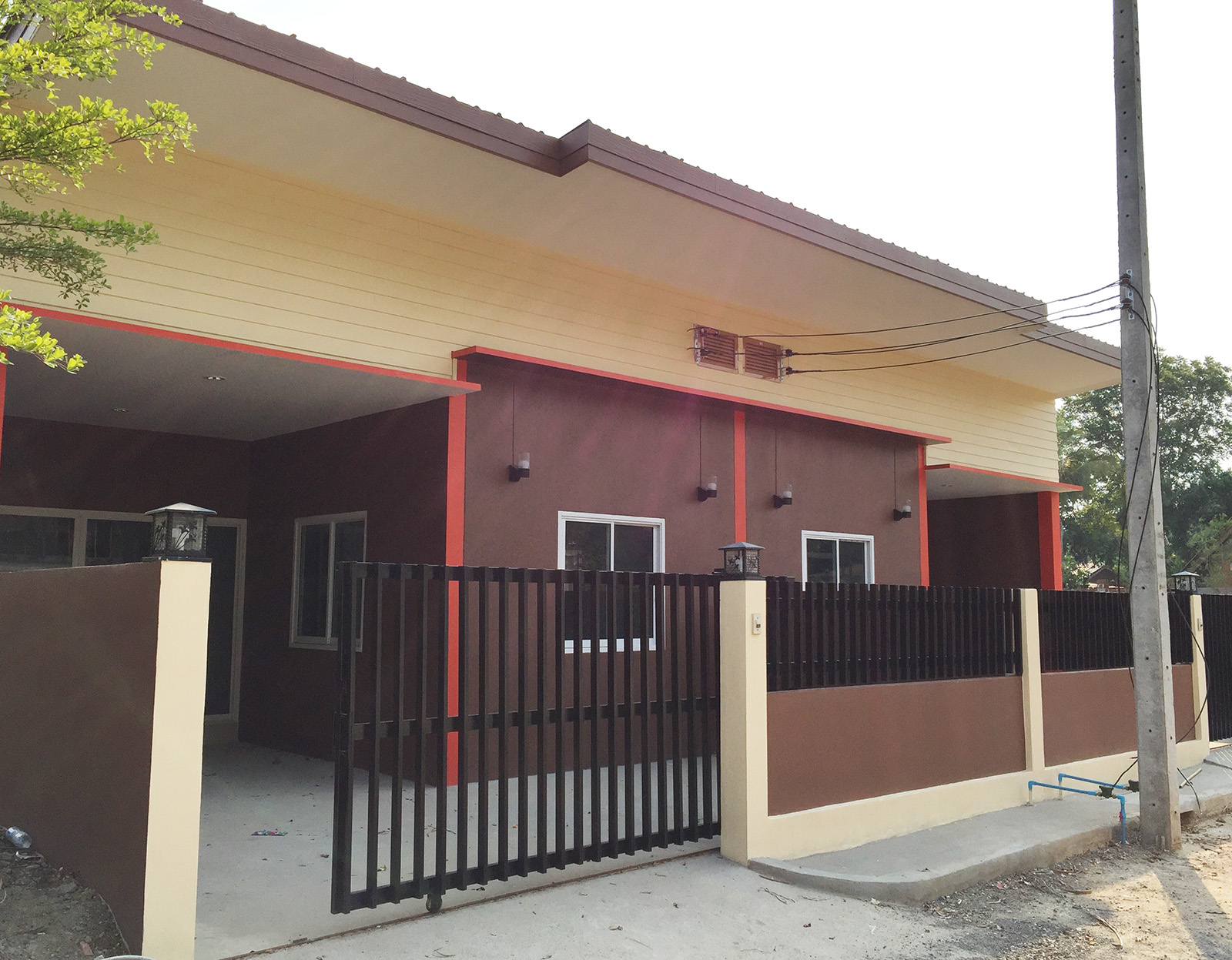 บ้านแฝดชั้นเดียวสไตล์โมเดริ์นสร้างใหม่ลาดหญ้ากาญจนบุรี