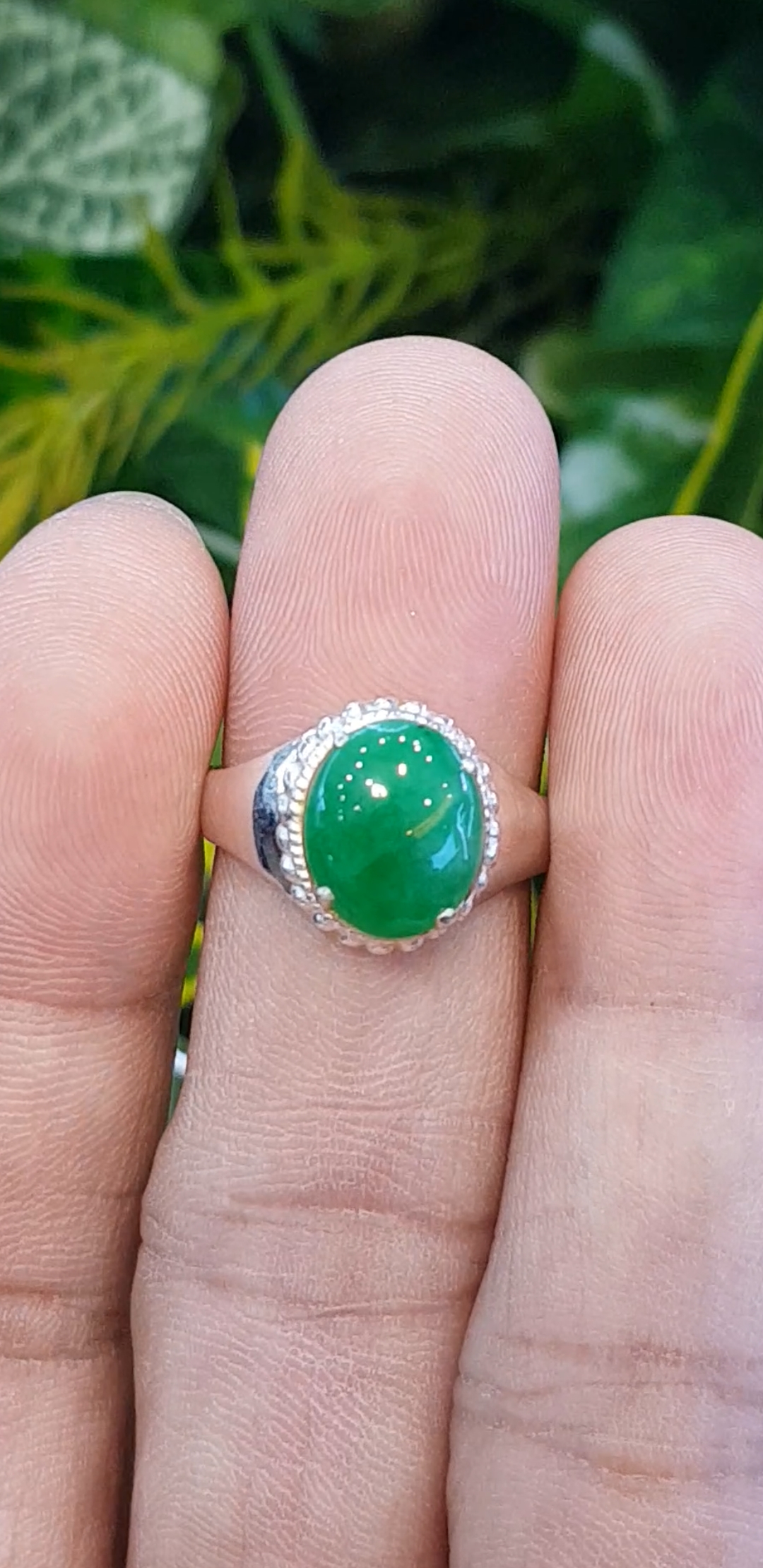 หยก พม่า แท้ Jade แหวนหยก 翡翠戒指 (Jadeite ring) 1.93 กะรัต (Cts.) (Size) 59ดิบ ไม่ผ่านการปรับปรุง (Type A) พม่า (Myanmar)