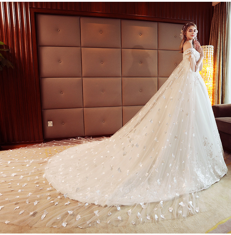 ชุดแต่งงาน ไหล่ปาด หางยาว เชือกผูกหลัง