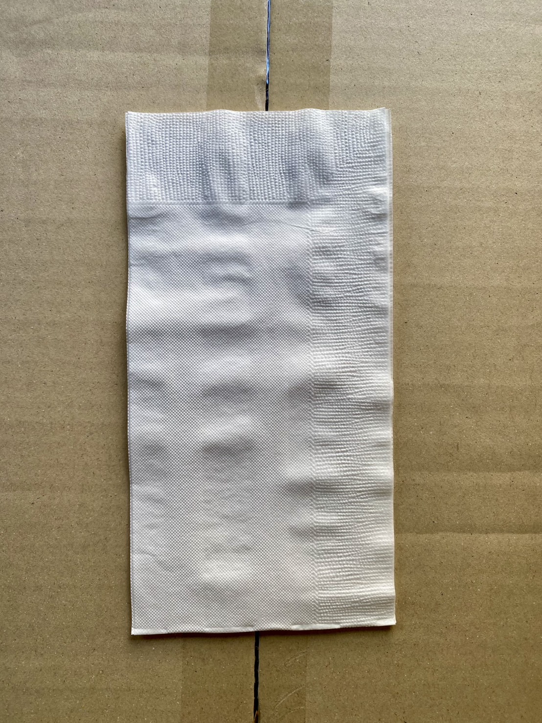 กระดาษเช็ดปาก 2ชั้น สีขาว ขนาด 40x40ซม. ไม่พิมพ์โลโก้ พับ8 ยกลัง 2000แผ่น